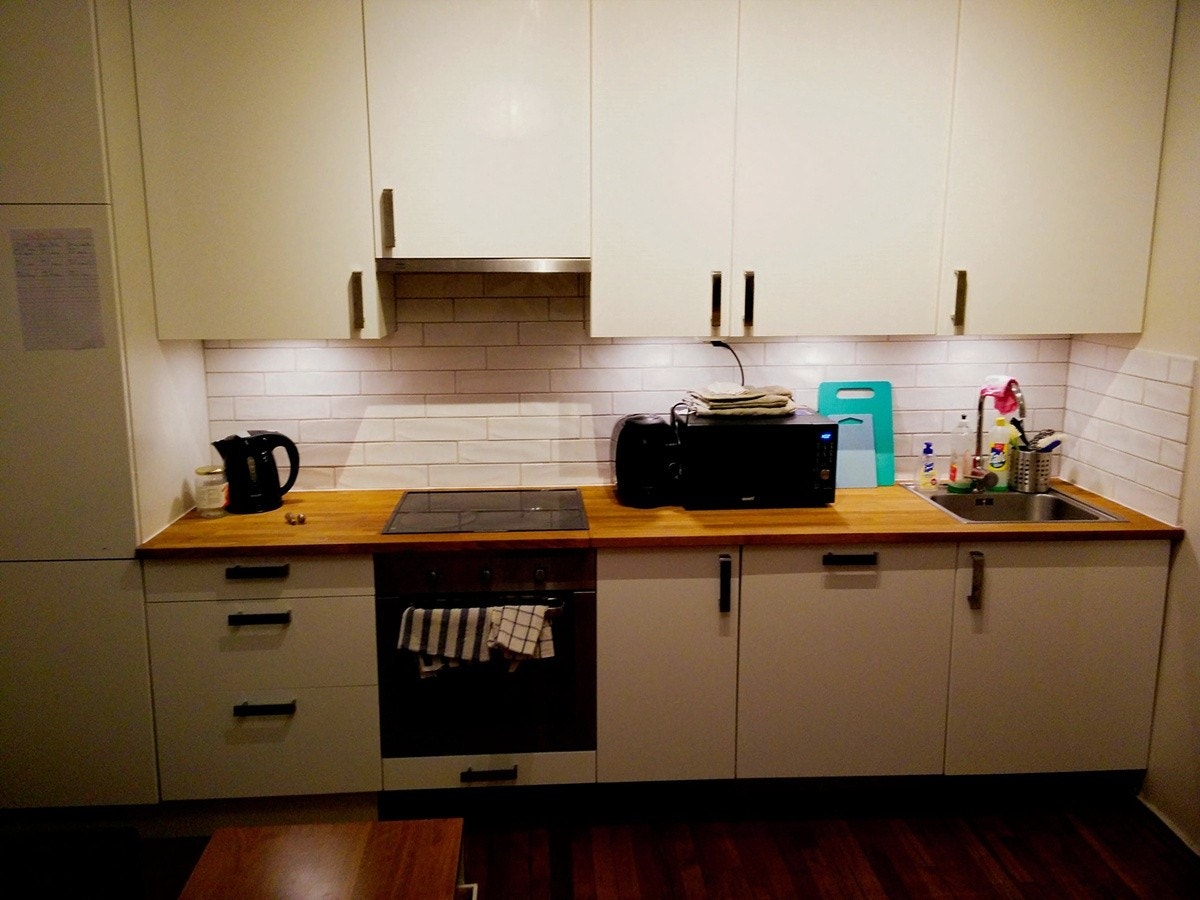 Moderne kjøkken med integrerte hvitevarer. Galleribilde