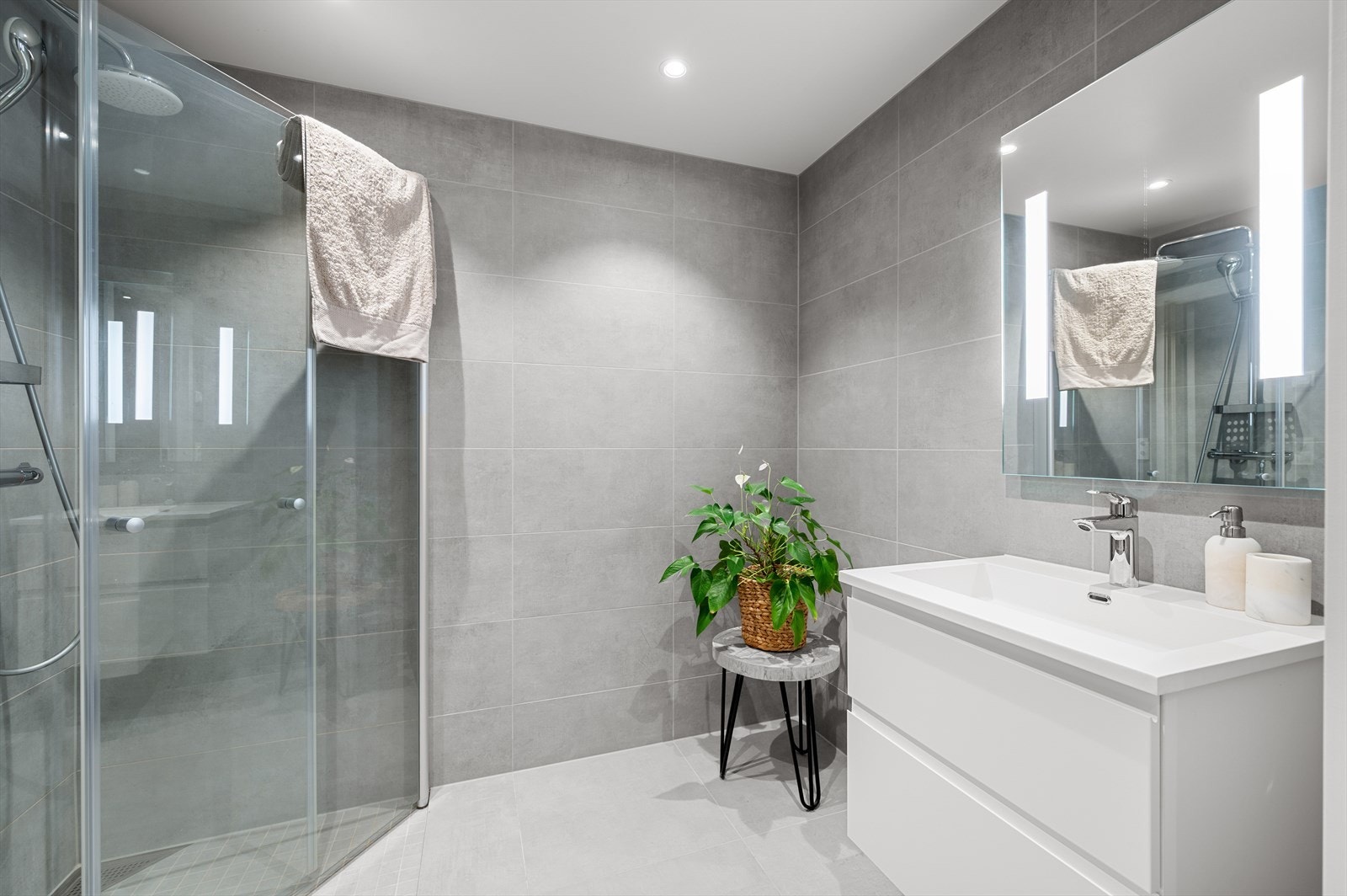 Bad på 4,1m² med varme i gulv. Galleribilde