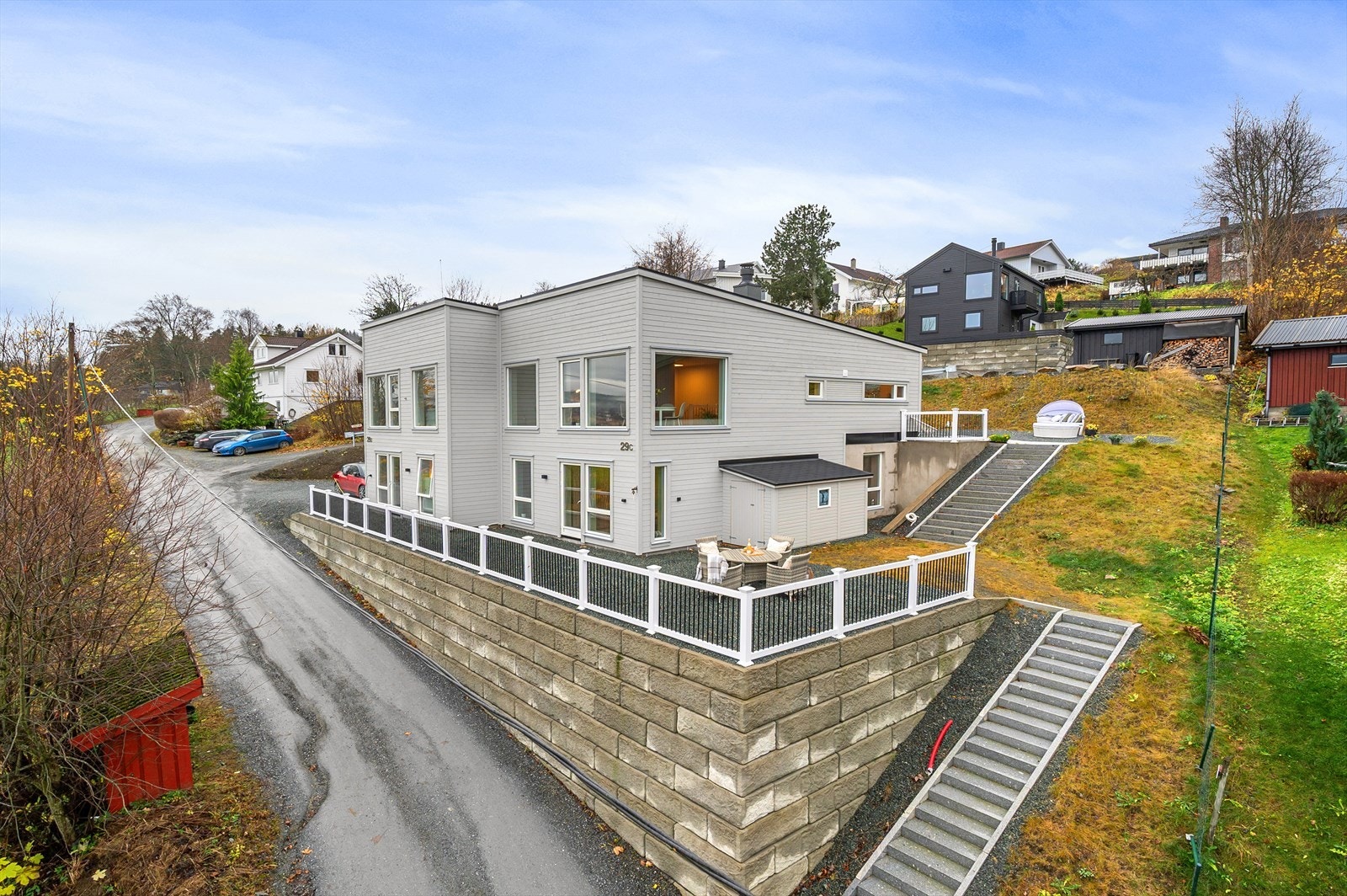 Det er lagt opp strøm til lys ved begge trappene. Galleribilde