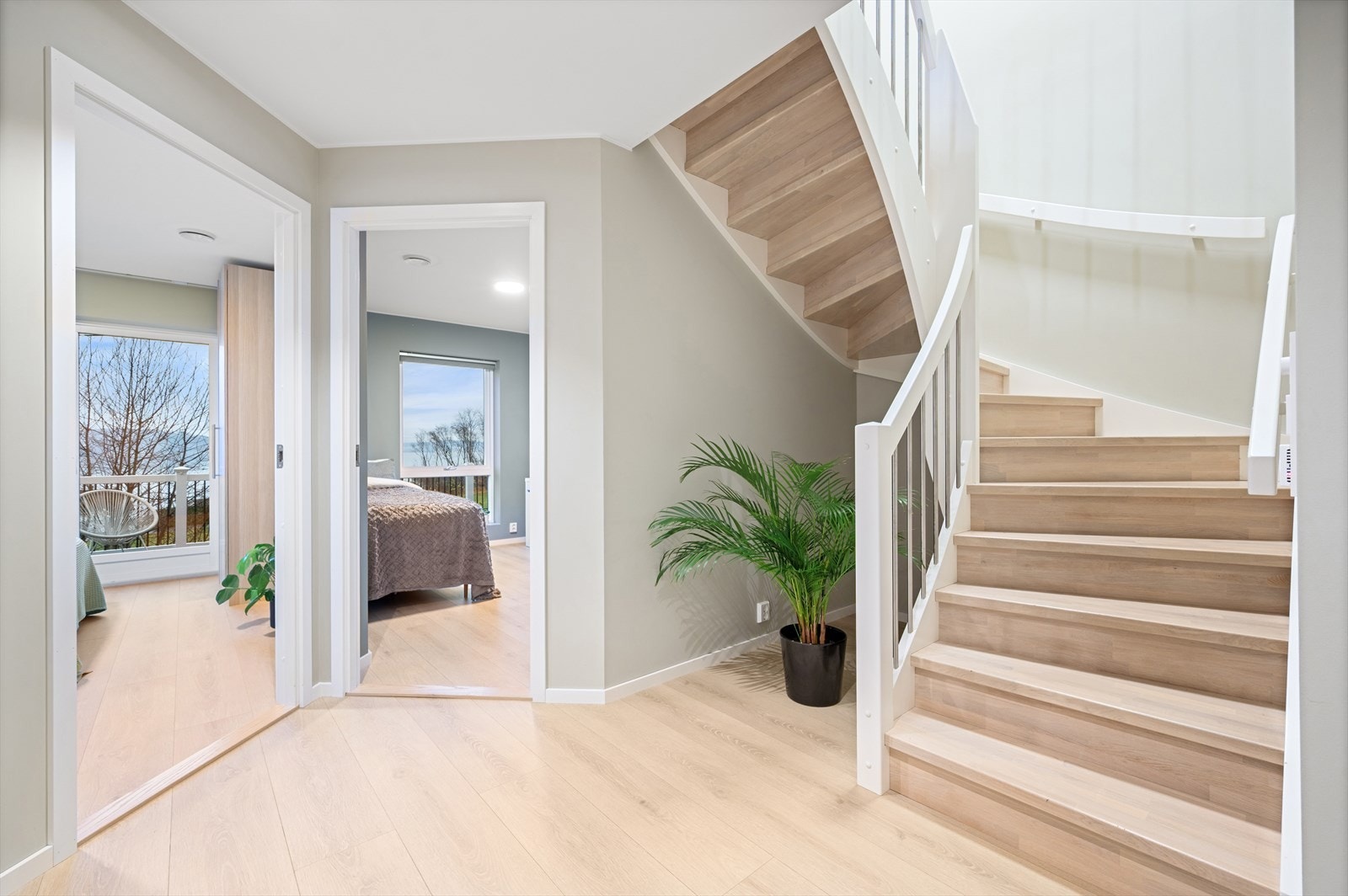 Gangen er på 10,5m² og har varme i gulvet. Galleribilde