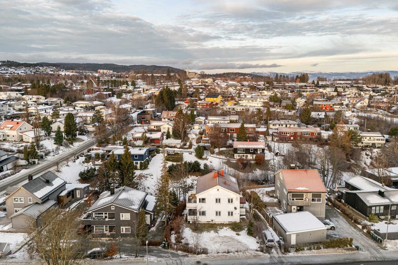 Eiendommen har en balansert beliggenhet mellom byen og Bymarka Galleribilde