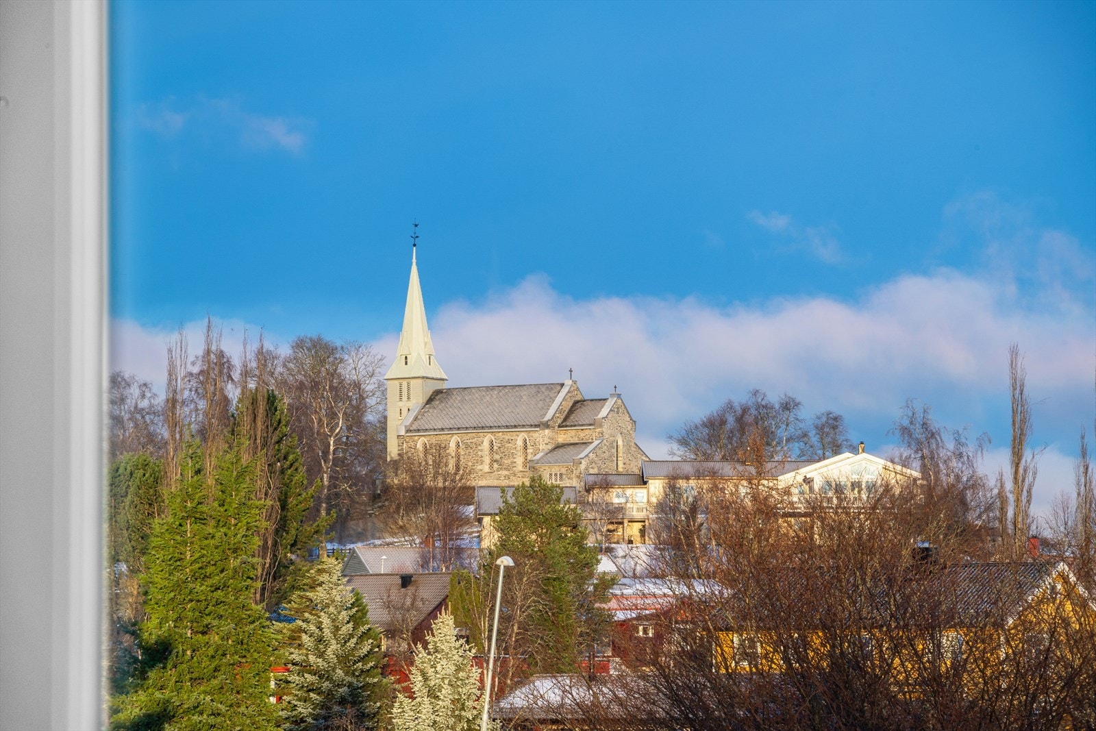 Utsikt mot Havstein kirka Galleribilde