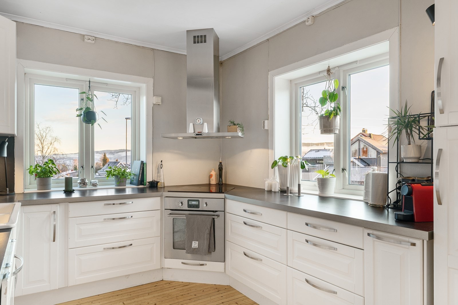 En hel horisontaldelt tommannsbolig med kjeller Galleribilde