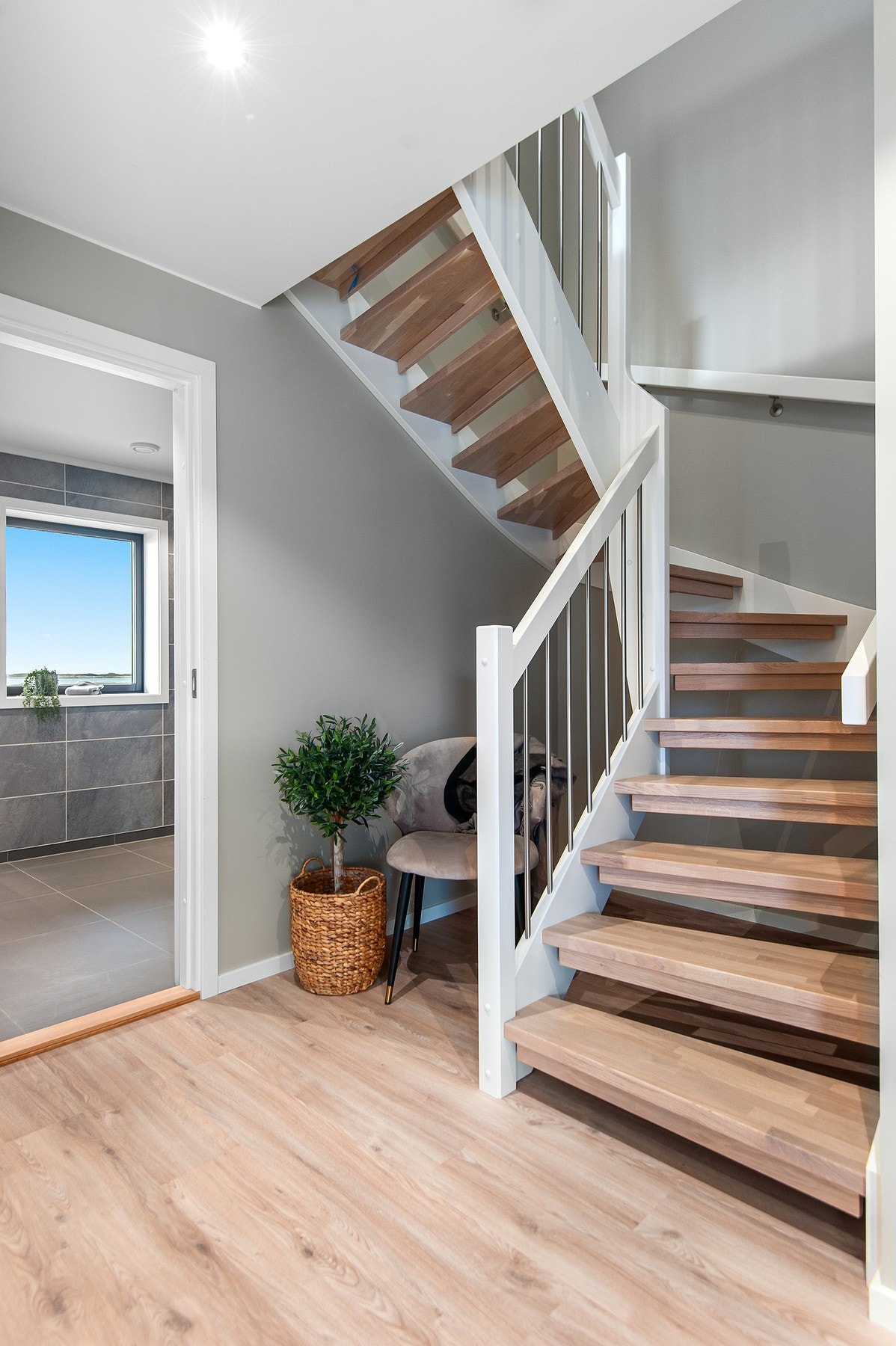 Gang/trapperom i 1. etasje Galleribilde