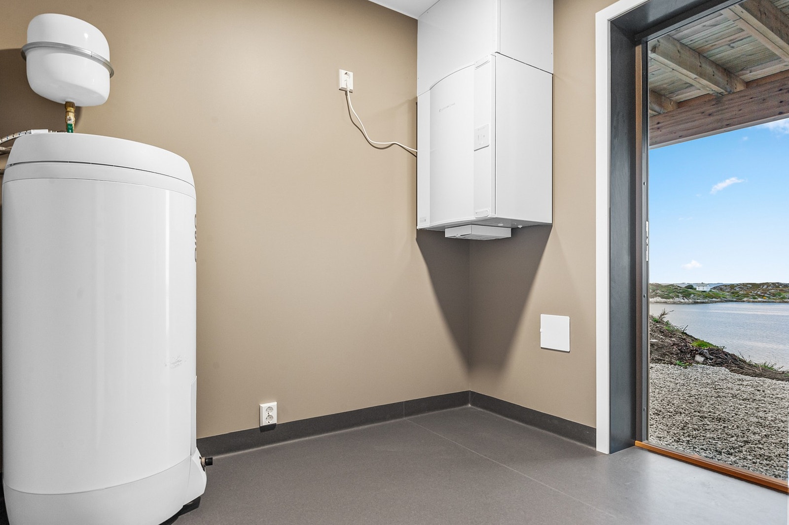 Sportsbod/teknisk rom på 6 med egen inngang Galleribilde