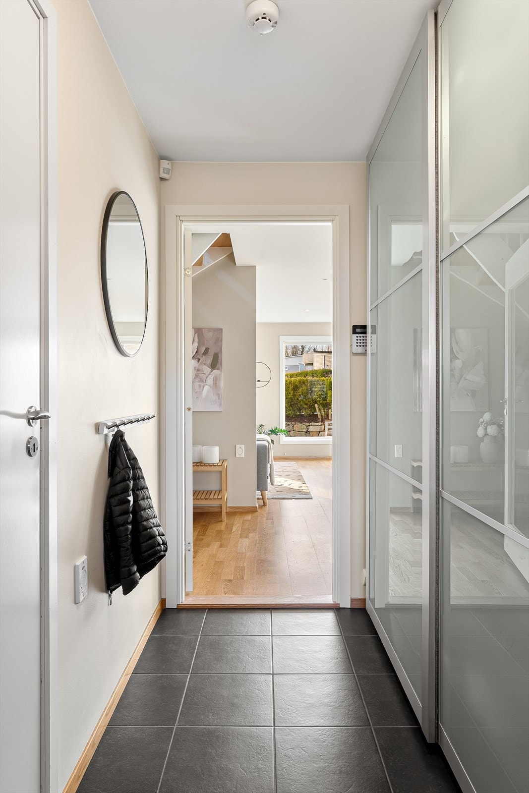 Boligen fremstår som lys og innbydende med gode planløsninger. Galleribilde