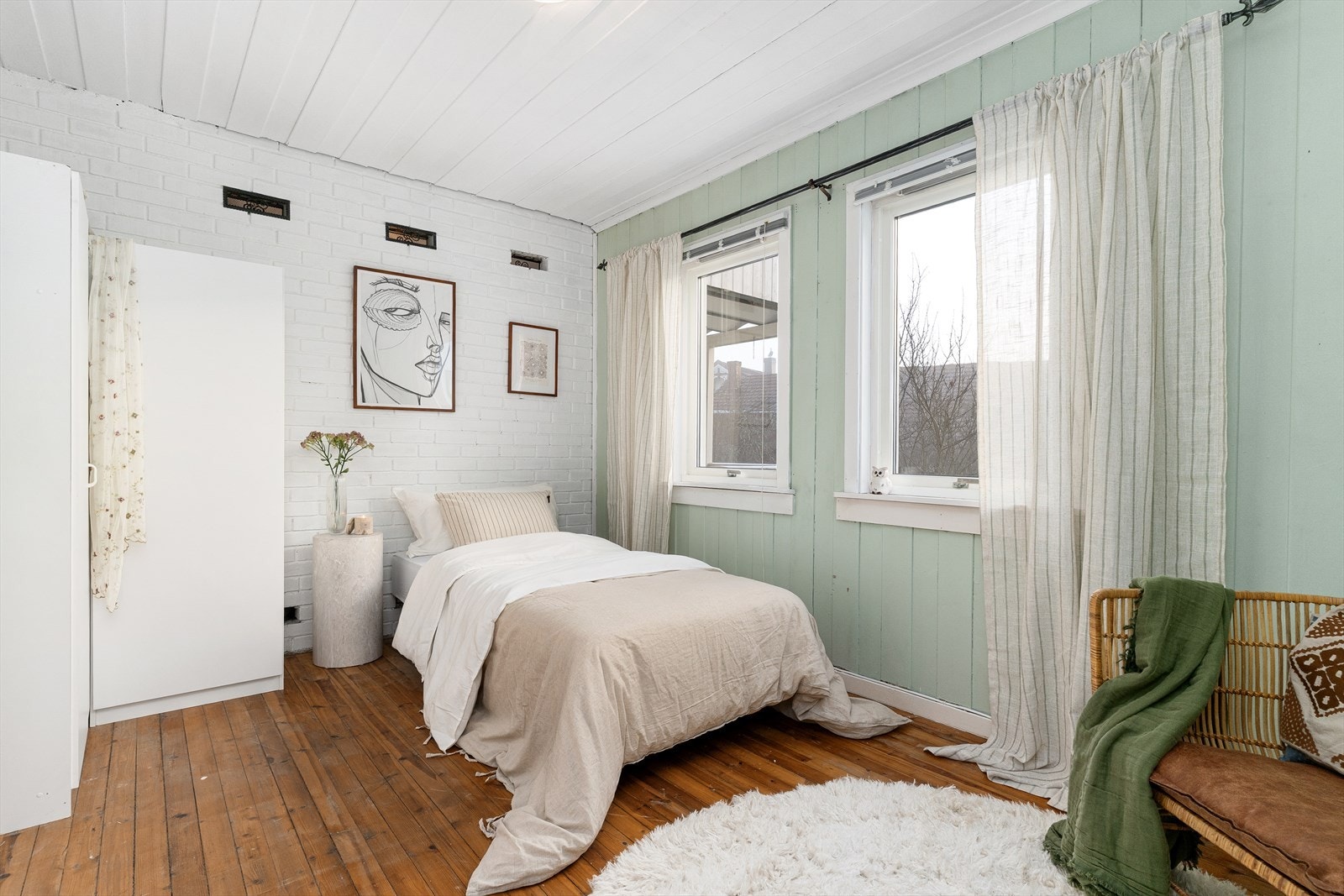 Soverom 2 passer fint som gjesterom, barnerom, kontor eller det en selv måtte ønske. Galleribilde