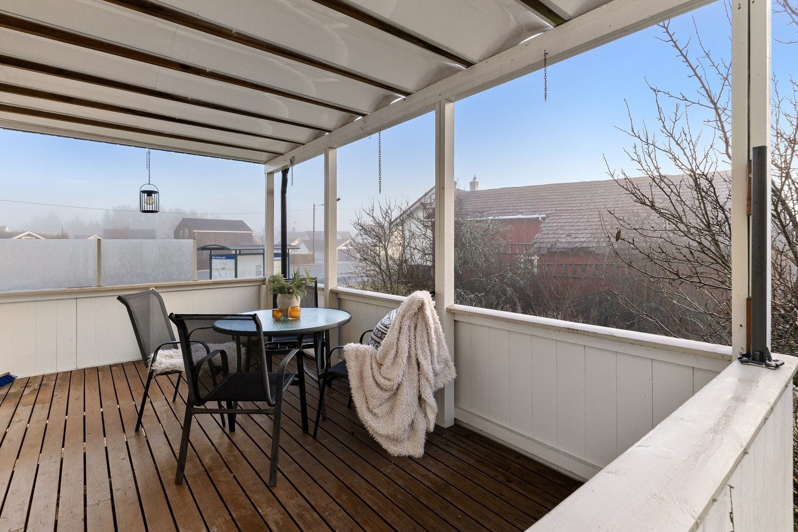 Det er god plass til utemøblement. Galleribilde