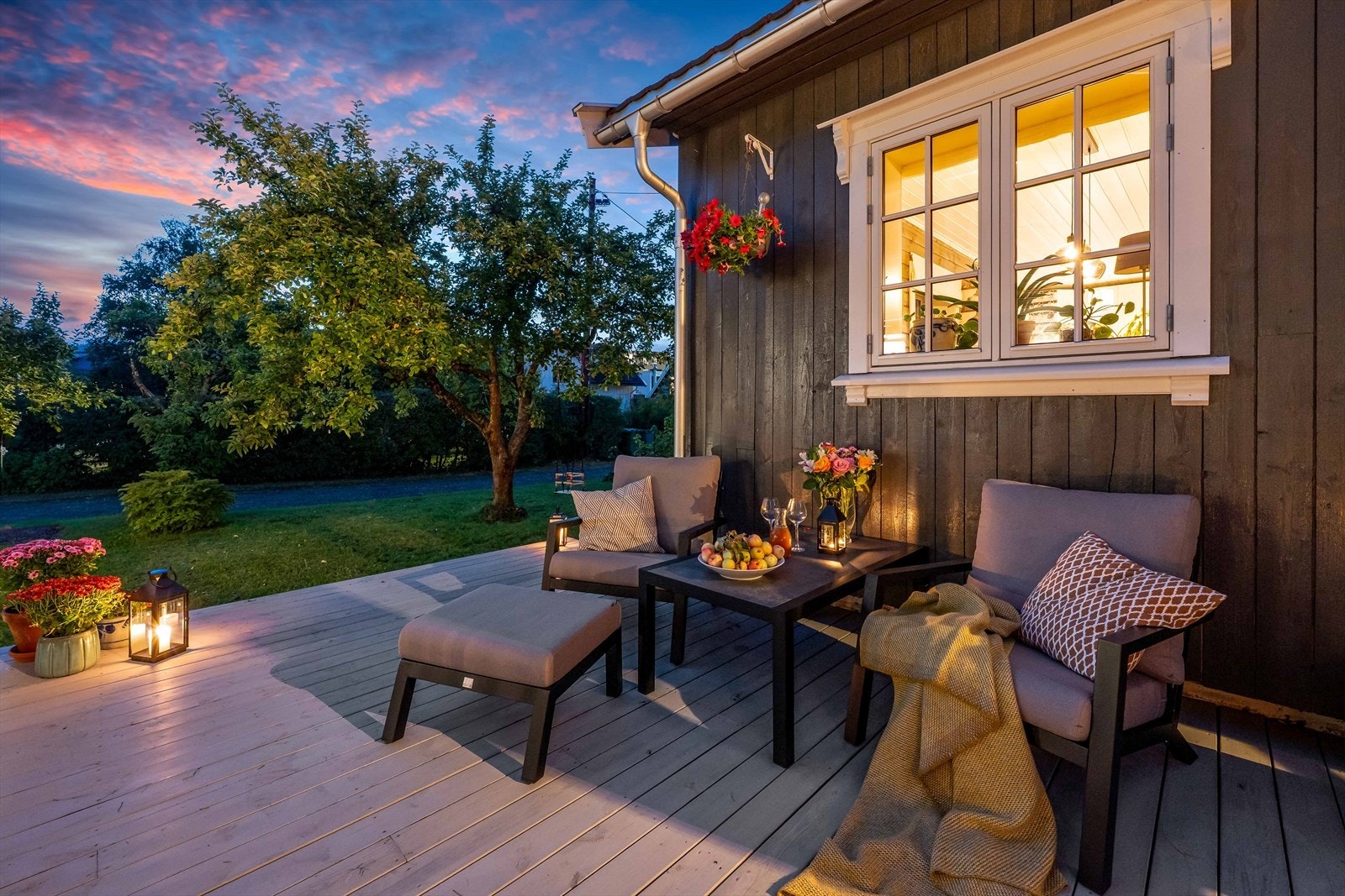 Her kan man kose seg med epler fra egen hage. Galleribilde