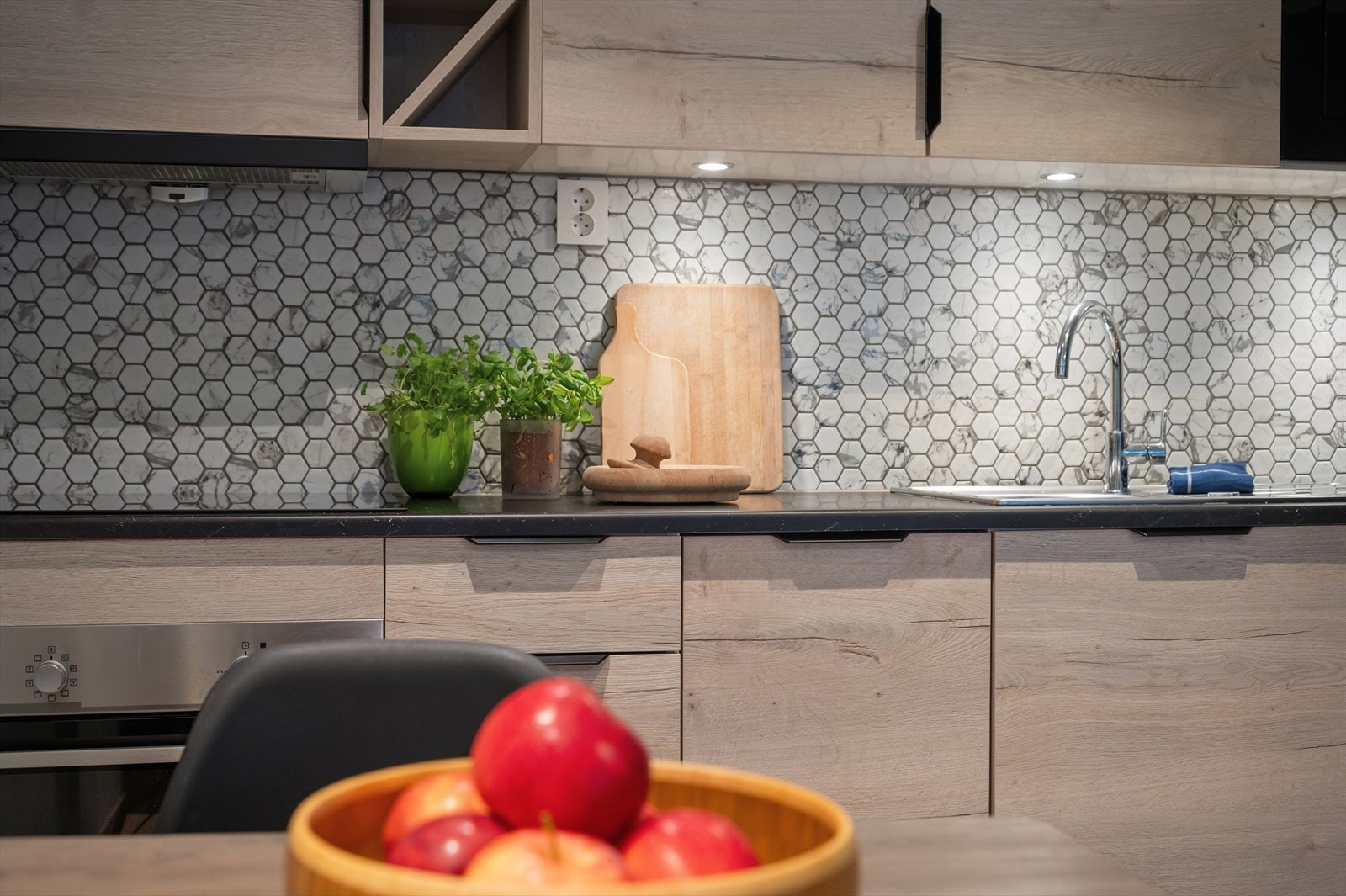 Downlights montert i overskap. Galleribilde