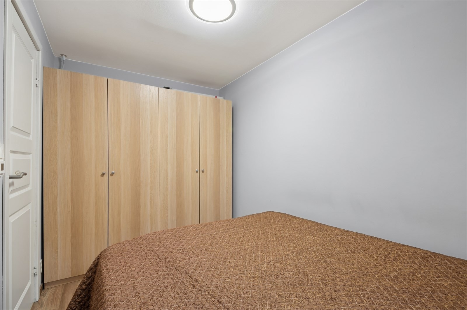 Det godt med skapplass på soverommet. Galleribilde