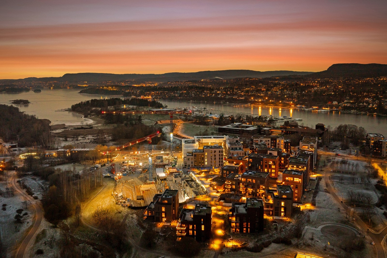 Leiligheten ligger i naturskjønne omgivelser med kort avstand til sjø og turområder Galleribilde