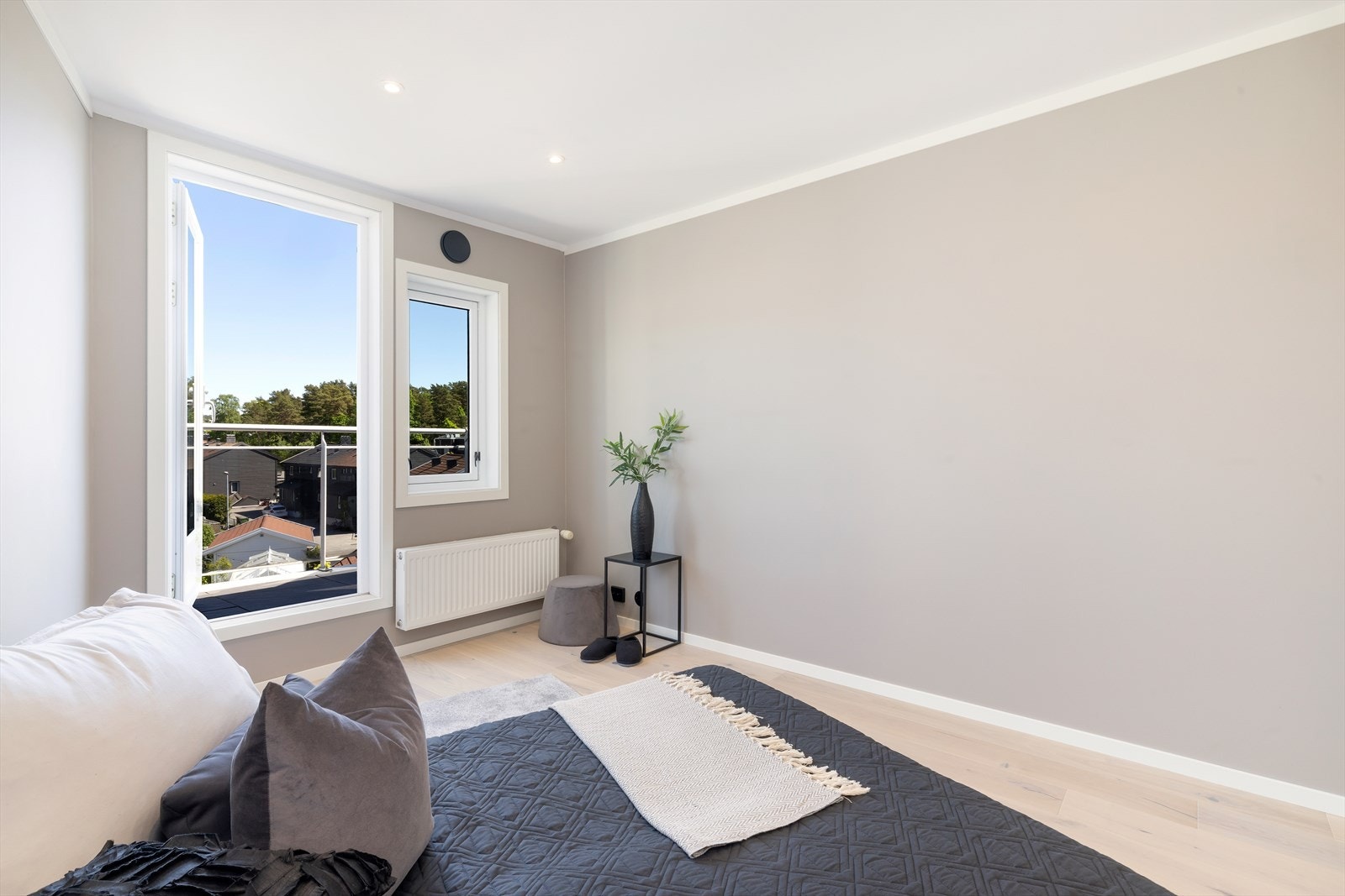 Utgang til en herlig balkong med gode solforhold. Galleribilde