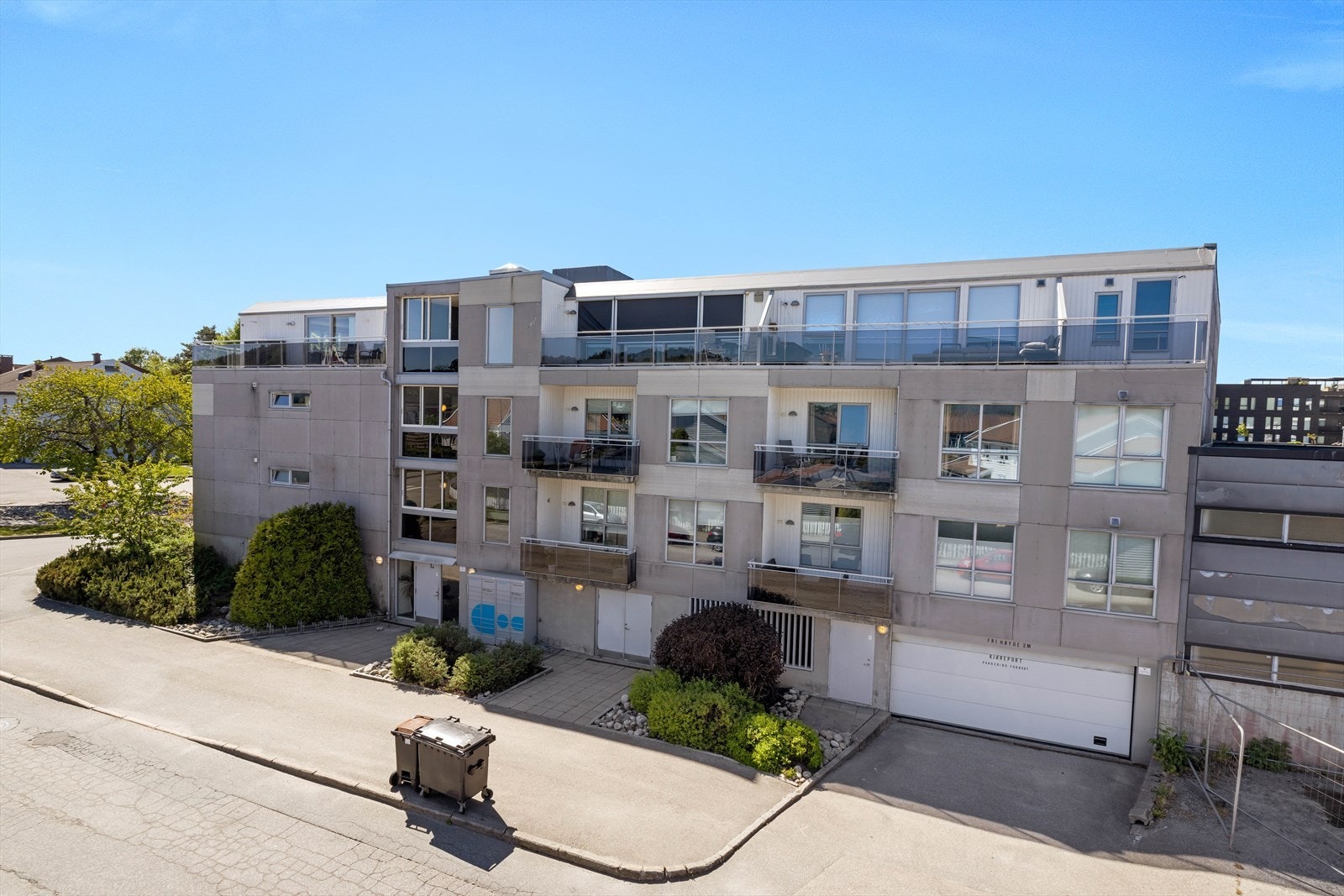 Fasade - Garasjeinngang Galleribilde