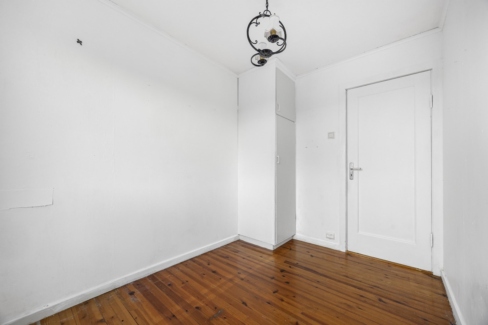 Soverom 2 med plassbygget skap. Galleribilde