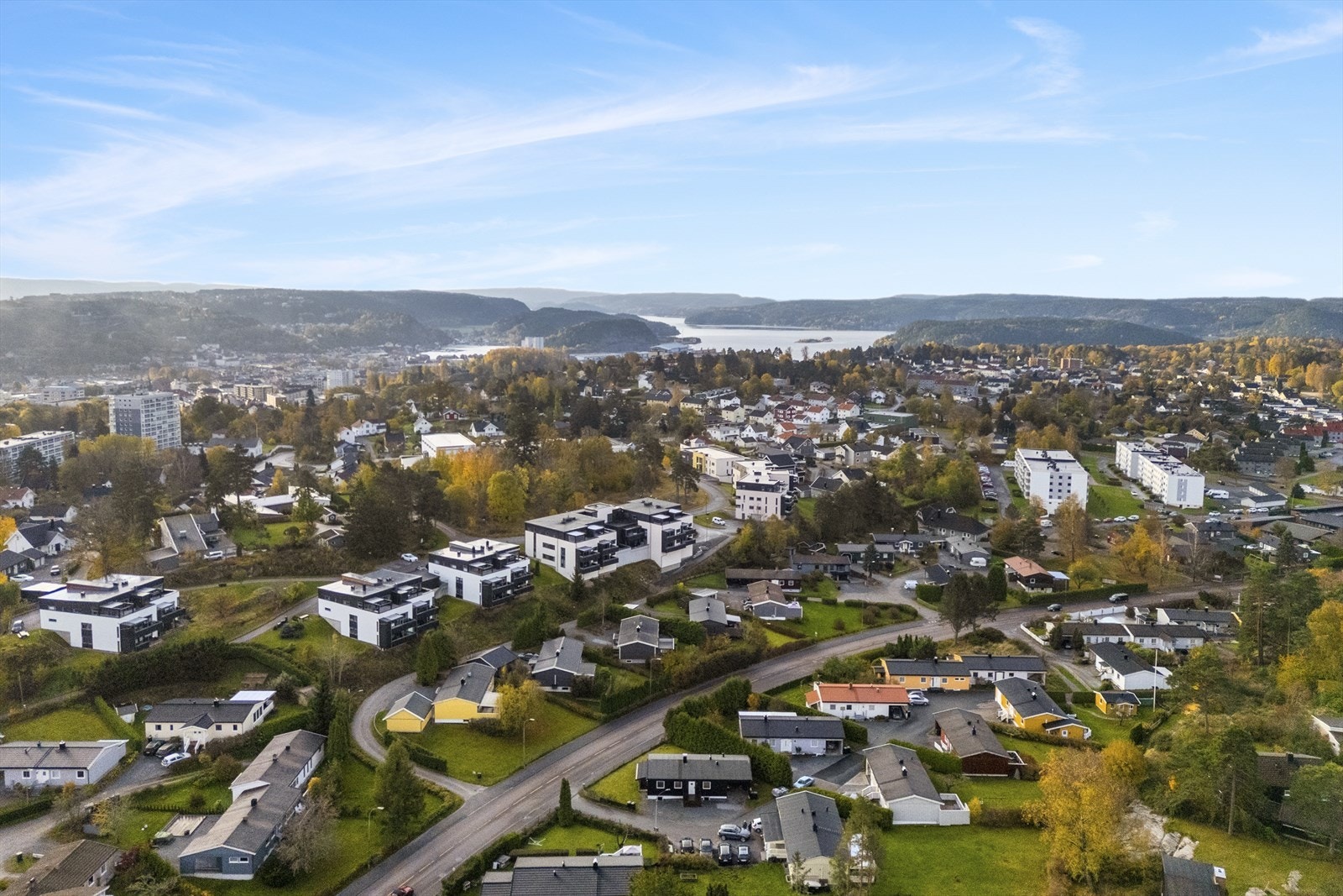 Fra eiendommen er det kort gangvei til skoler, barnehager og dagligvarebutikker Galleribilde