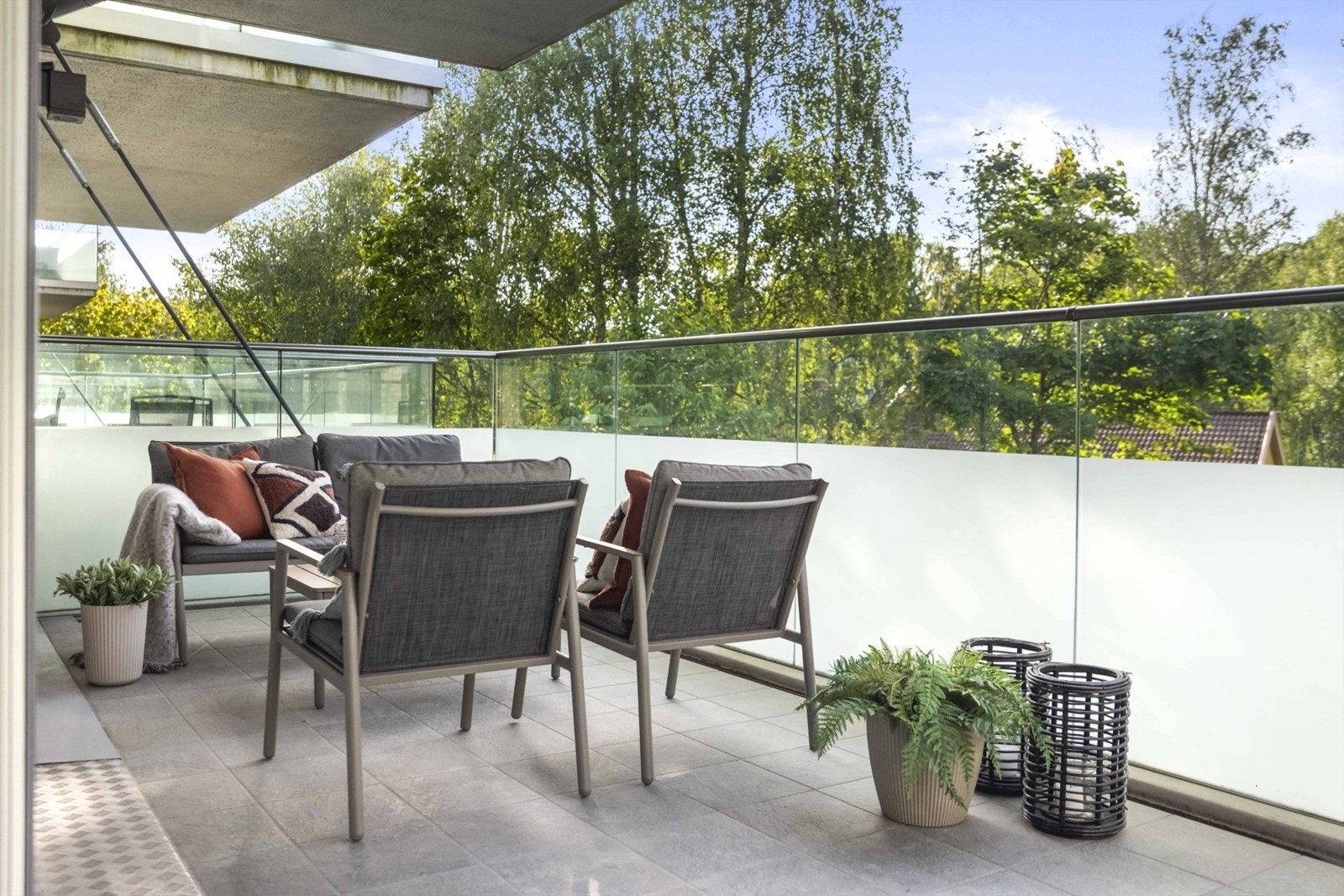 Terrassen er vestvendt, og er ca. 26 kvm. Galleribilde