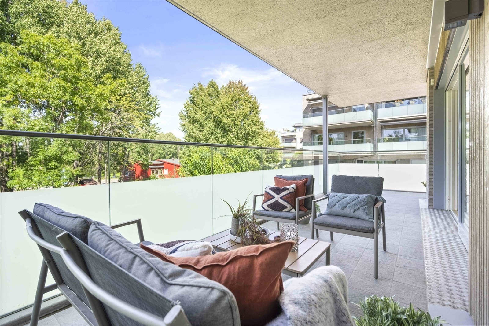 Hyggelig uteplass hvor du kan nyte grønt utsyn. Galleribilde