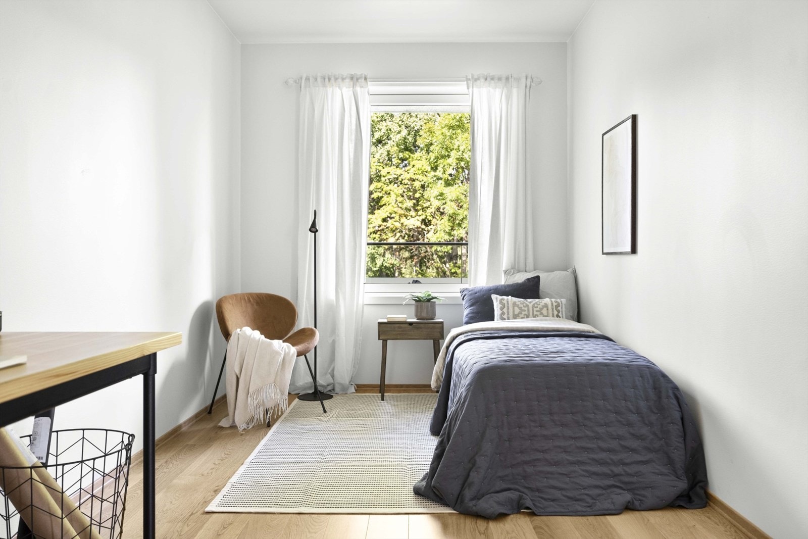 Soverom 2 er lyst og romslig. Rommet passer fint som barnerom, gjesterom eller hjemmekontor. Galleribilde