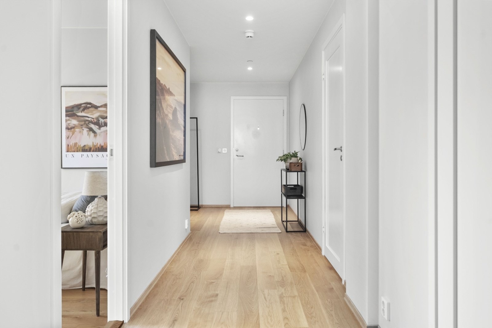 Innvendige gulvoverflater i leiligheten består av 1-stavs parkett. Galleribilde