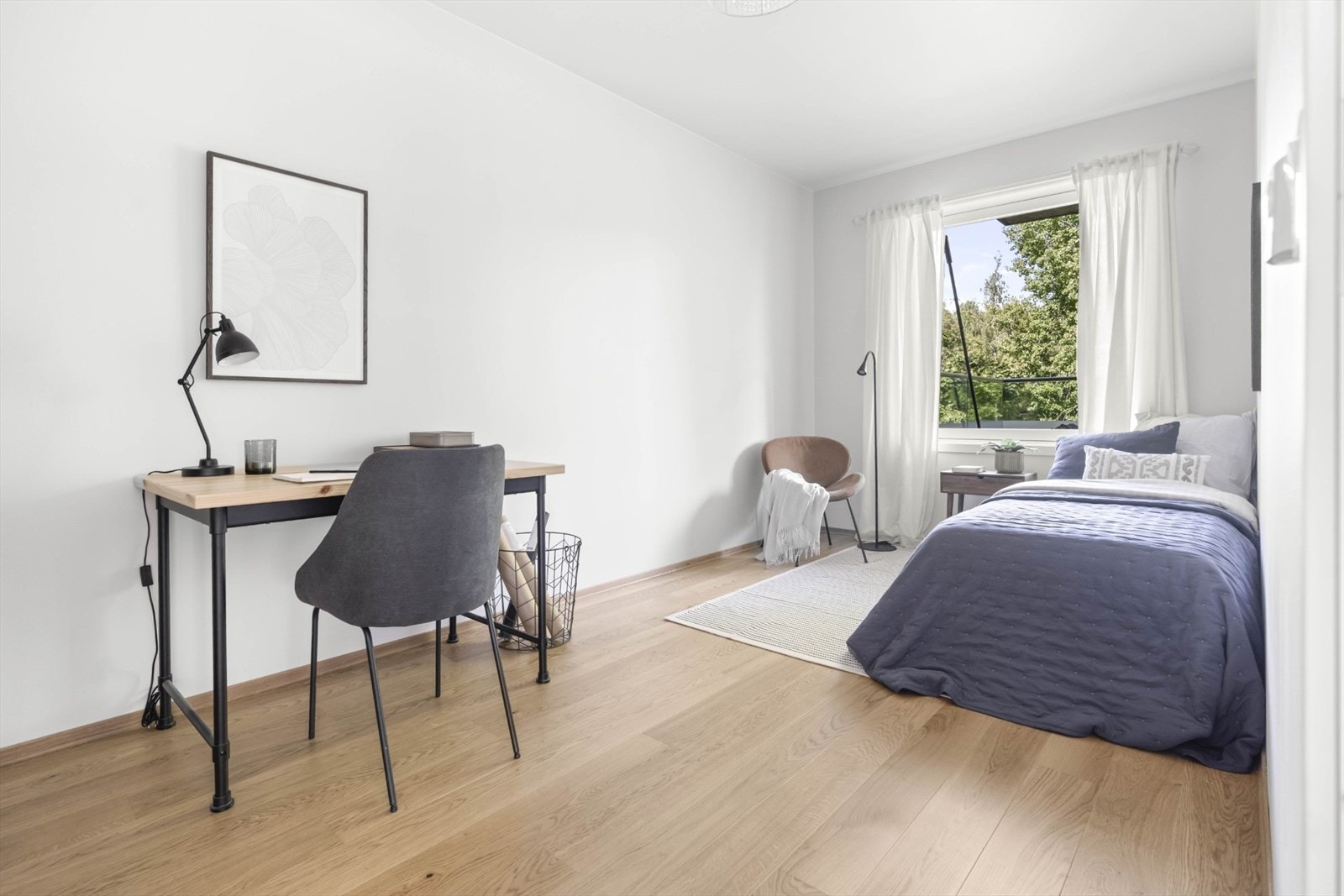 Store vinduer gir godt med lysinnslipp. Galleribilde