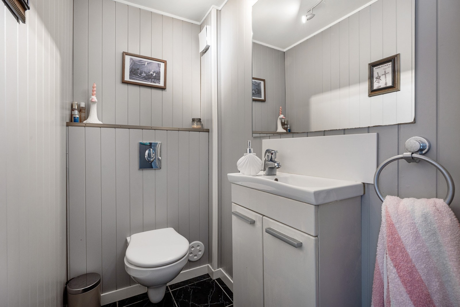 Wc-rom i kjelleretasjen Galleribilde