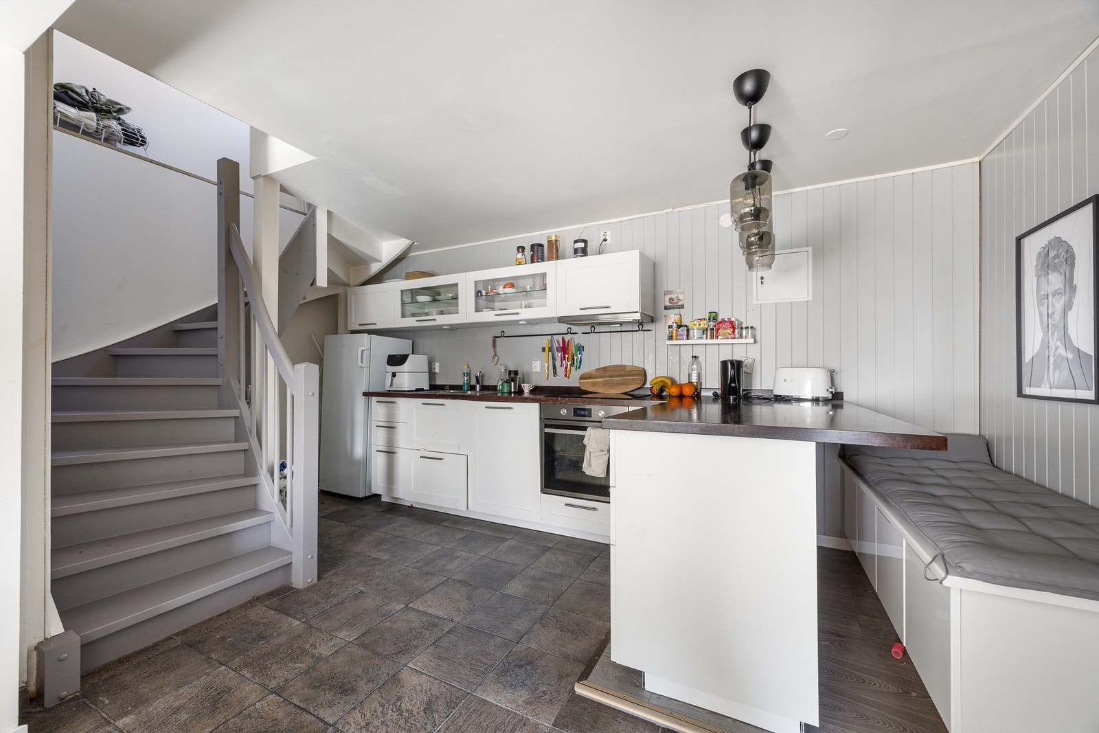 Trapp fra kjeller etasjen opp til 1. etasje Galleribilde