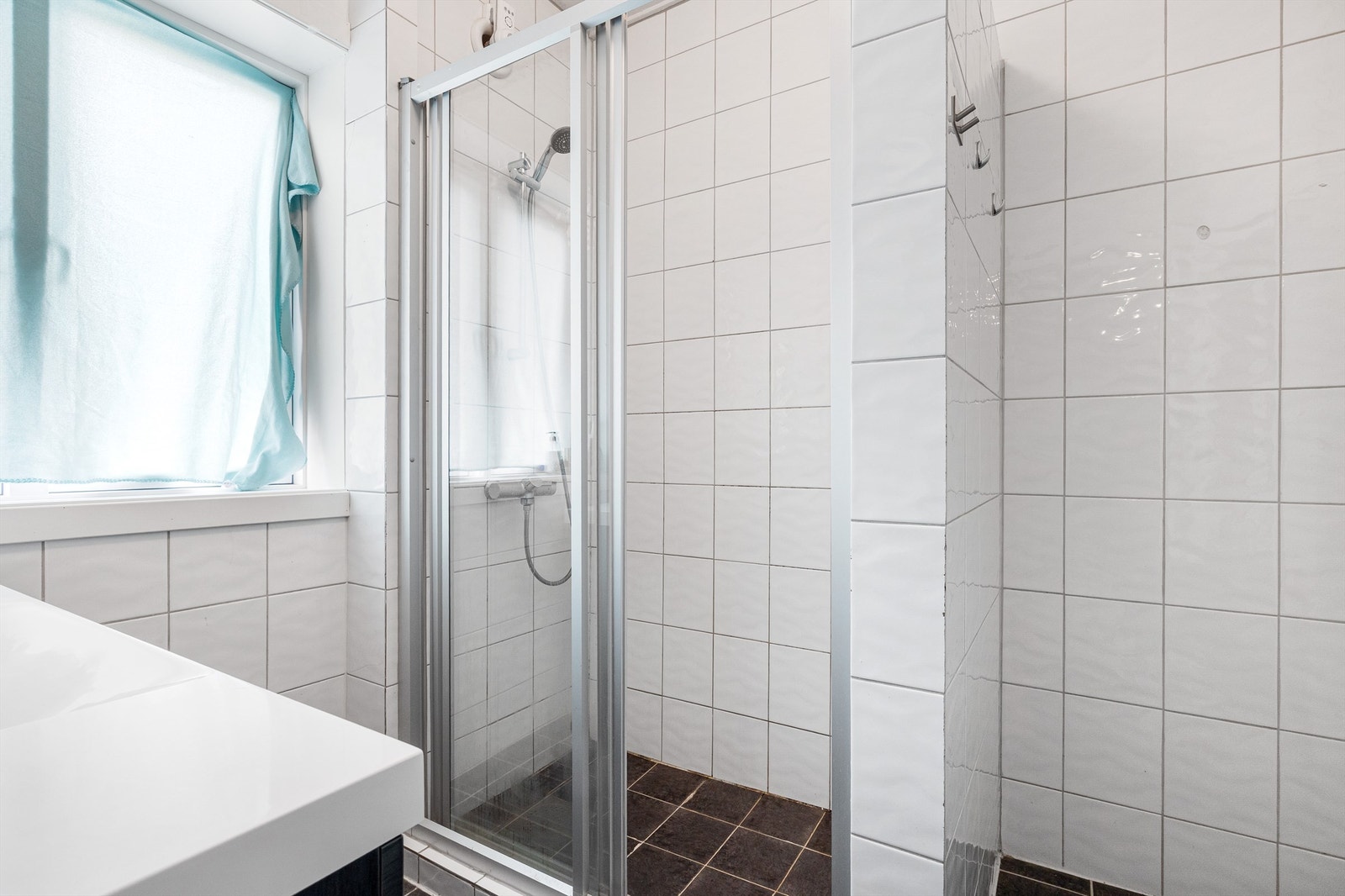 Baderom 2 etasje med romslig dusjnisje. Galleribilde