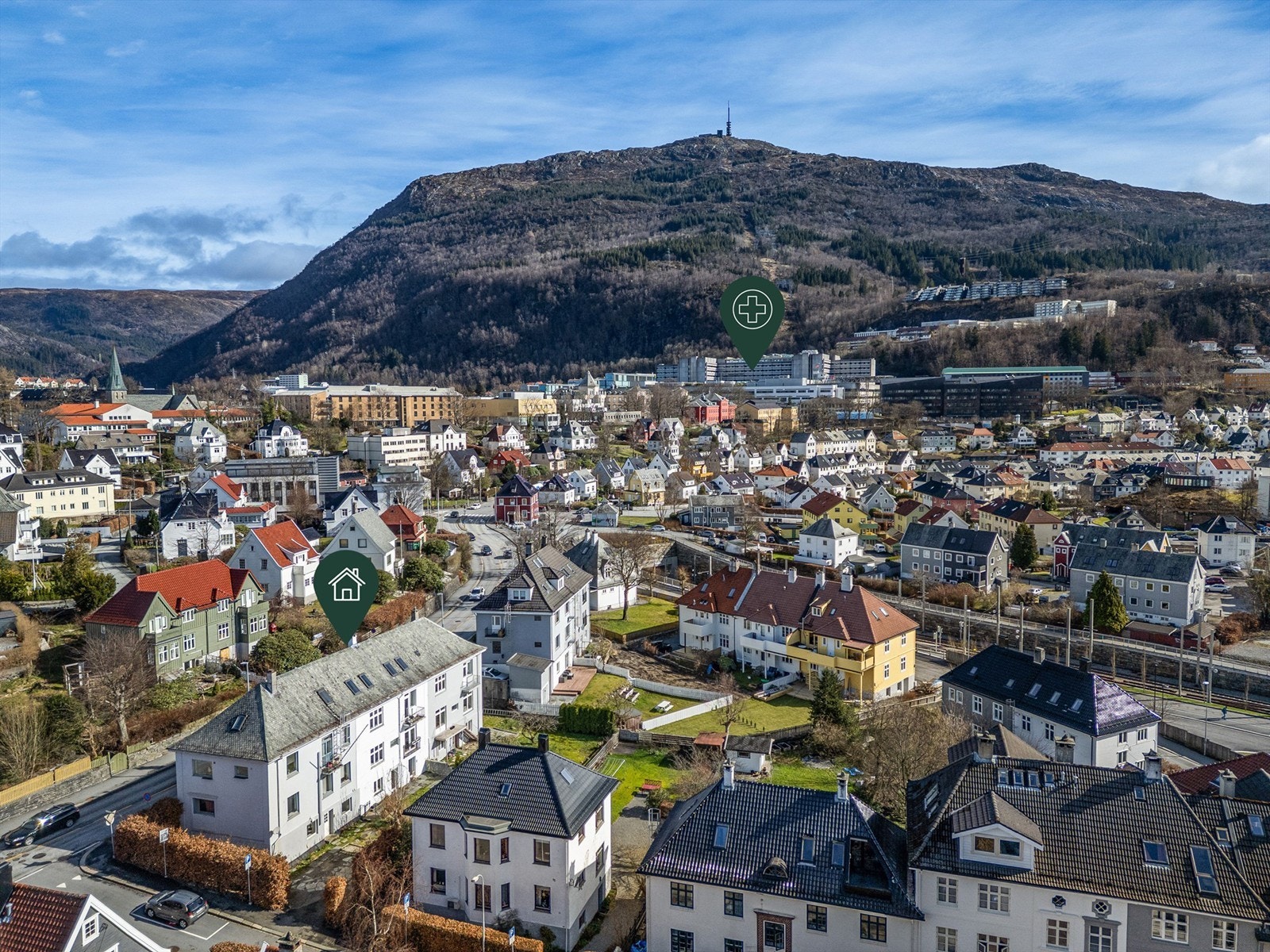 I tillegg til at boligen ligger i nærheten av HVL, ligger den også meget sentralt til i forhold til de mange arbeidsplassene på Haukeland Universitetssykehus og Odontologen. Galleribilde