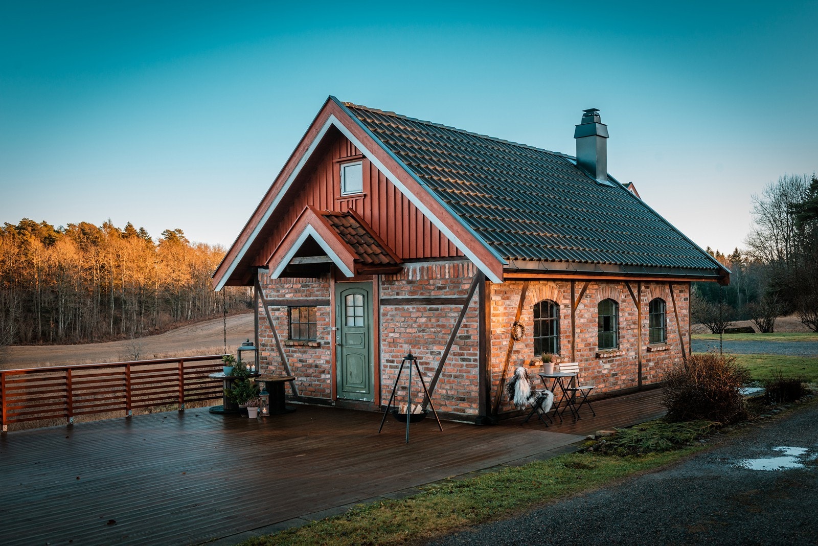 Her har du et av tre ekstra bygg. Du får en koselig følelse med tegl og tre samlet Galleribilde