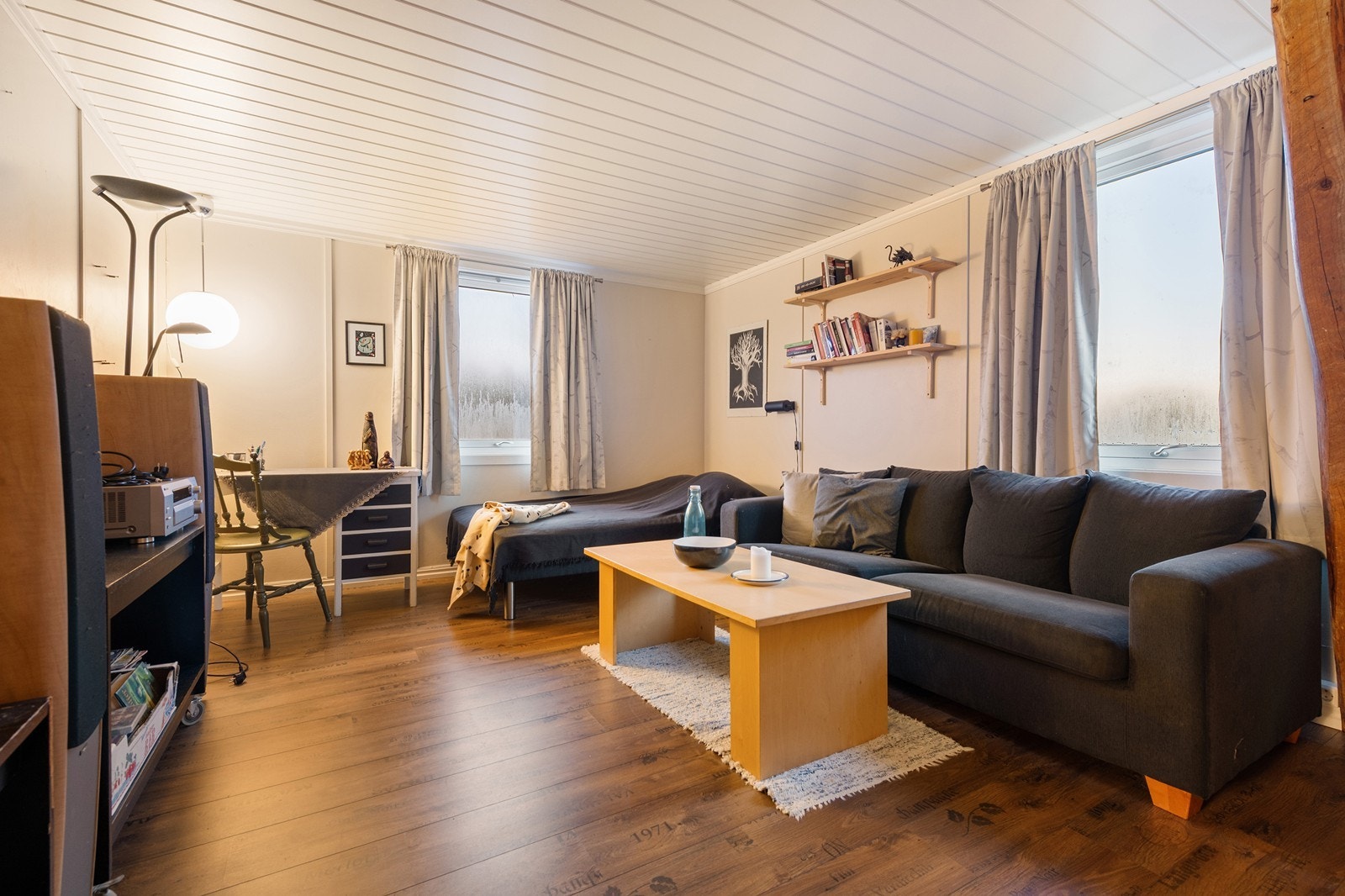 Her har de en liten stue løsning om du skal ha litt høyere volum på høyttalerne Galleribilde