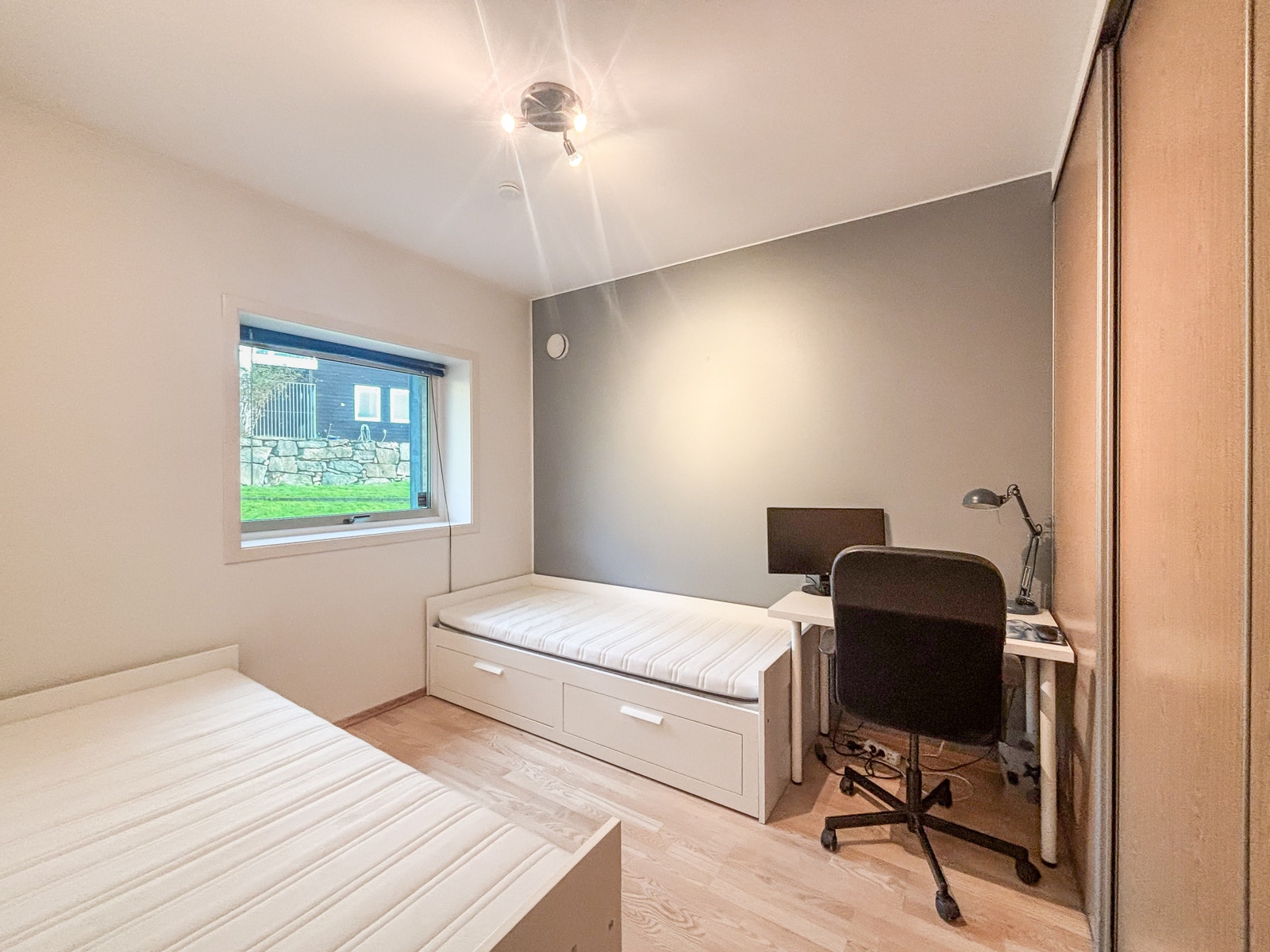 Soverom nr. 2 har to senger og et romslig garderobeskap. Galleribilde