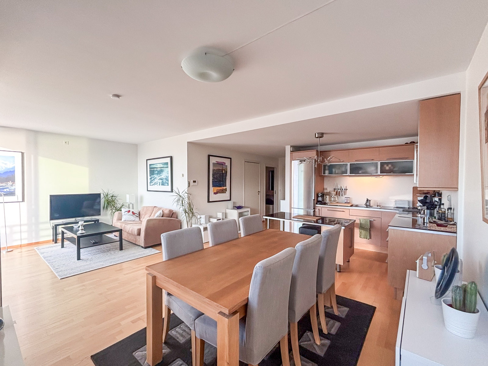 Utleiemegler Sør har gleden av å presentere denne fine leiligheten i Kuholmsveien 27! Galleribilde