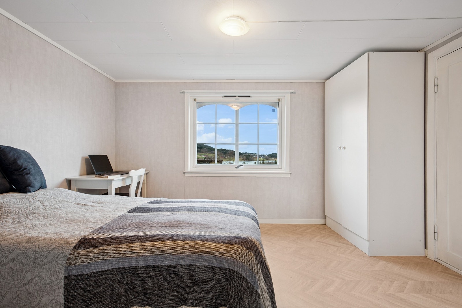 Ett av tre soverom Galleribilde