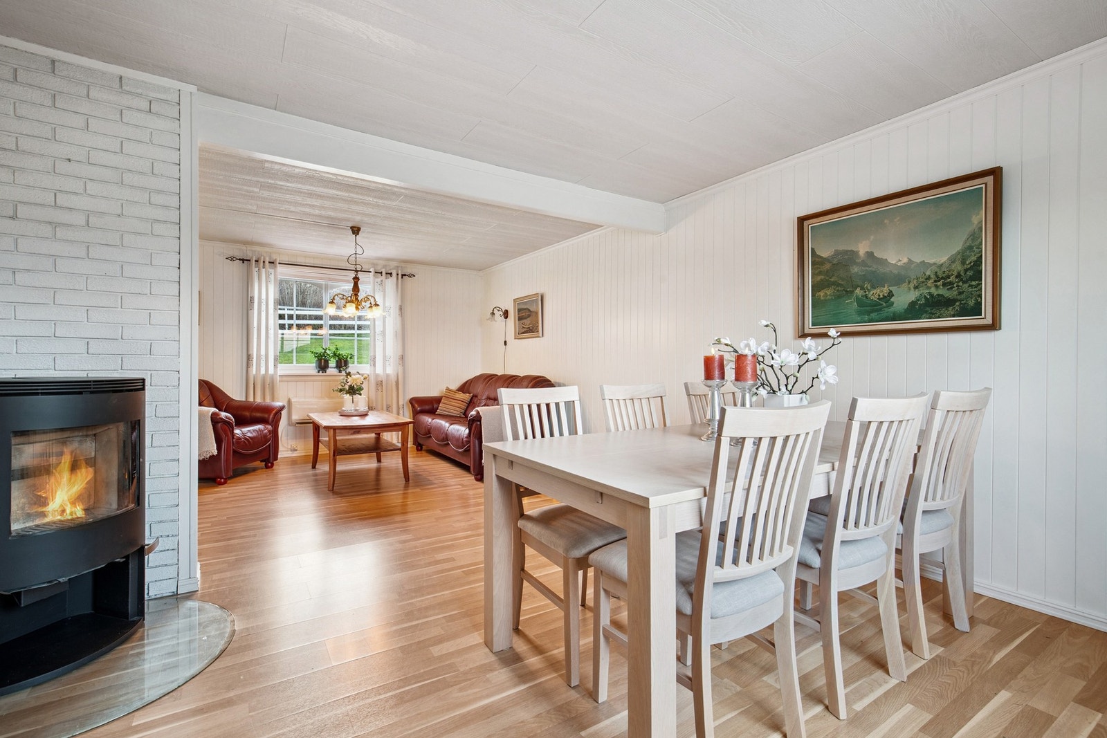 Spisestue med vedfyring Galleribilde