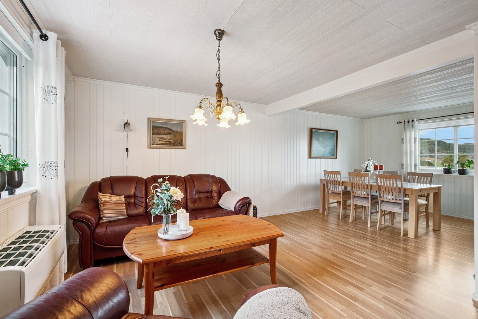 Stue med plass til spisestue Galleribilde