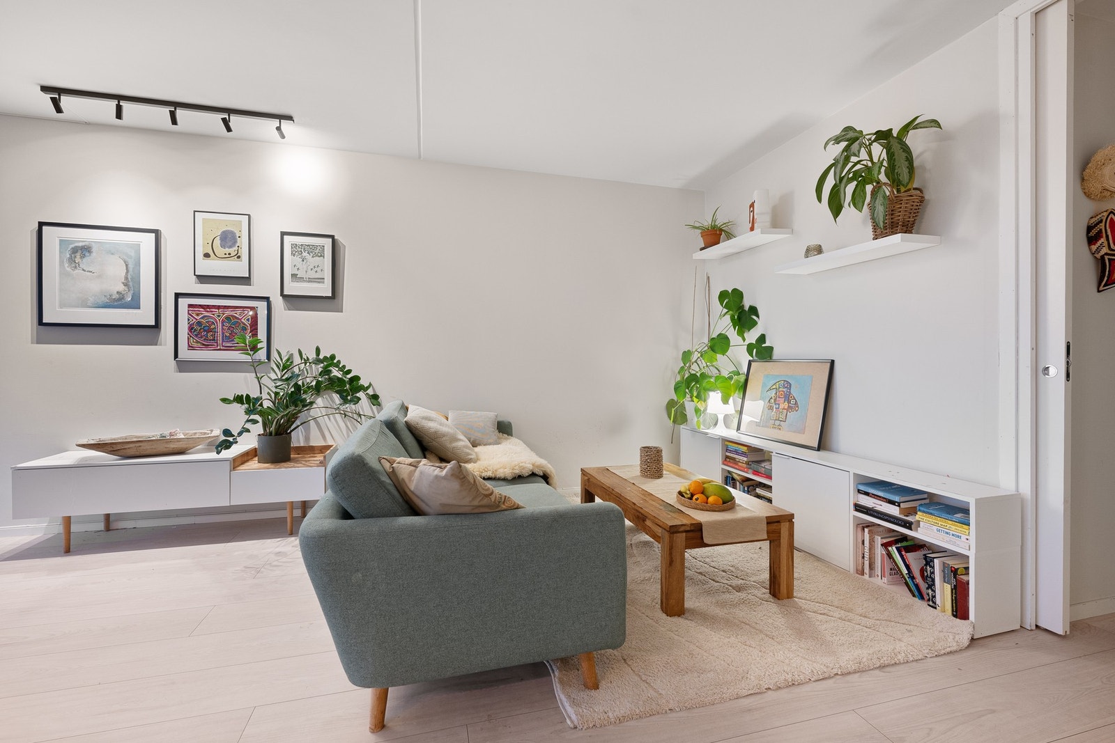 TV og internett fra Telia er inkludert i felleskostnadene, med mulighet for høyere hastighet og utvidede kanalpakker til rabatterte priser. Galleribilde