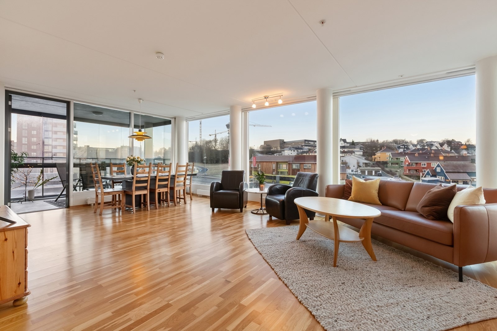 Velkommen til Horisont! En innbydende og pen 3-roms med særdeles god planløsning! Galleribilde