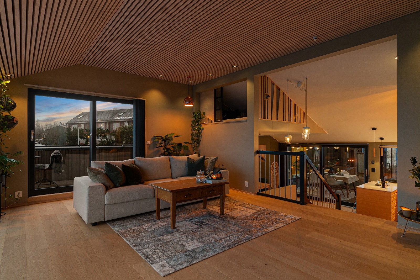 Praktisk og spennende planløsning over flere halvplan som gir gode selvstendige soner. Galleribilde