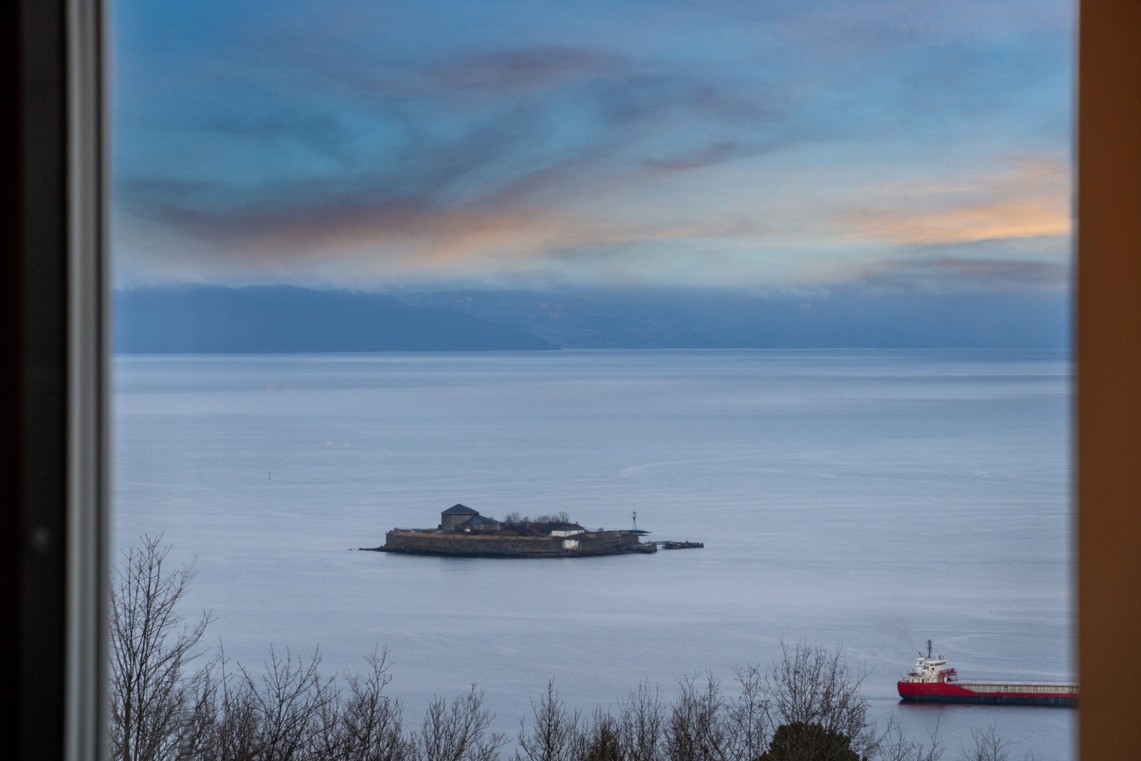 Nydelig utsikt fra flere rom og uteplasser. Galleribilde