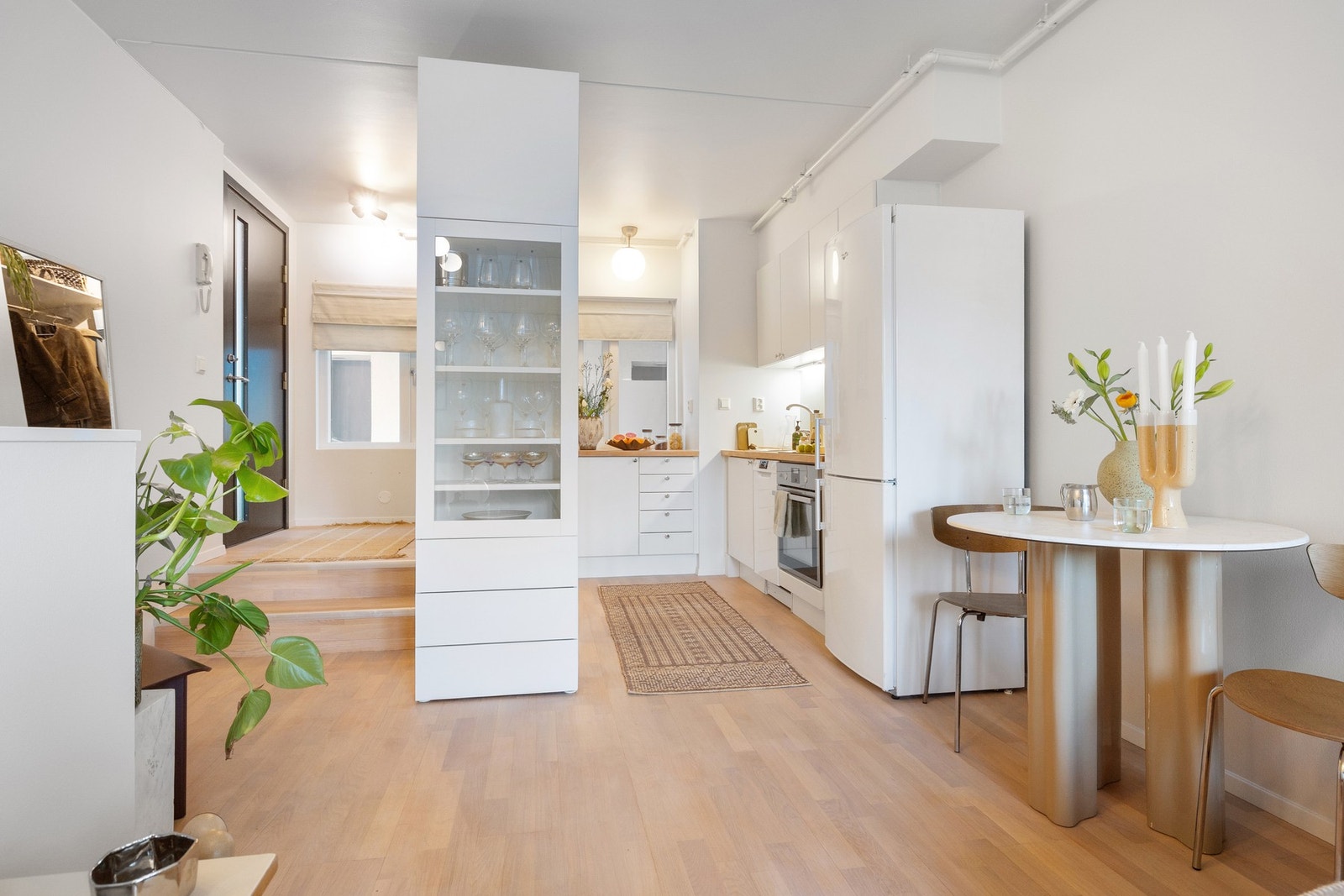 Plass til spisegruppe i tilknytning til kjøkkenet. Galleribilde