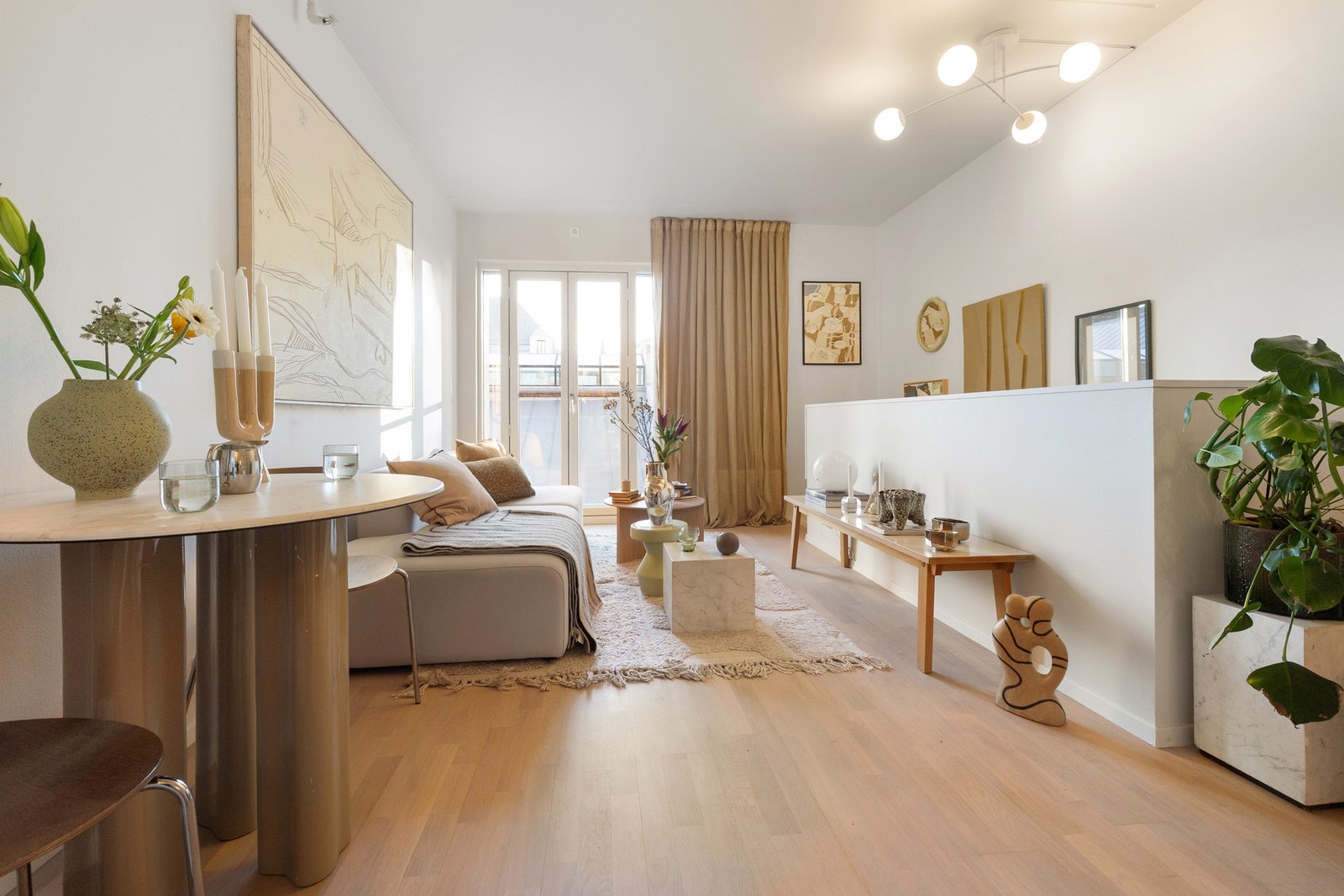 4. etasje består av entré, stue og kjøkken. Galleribilde