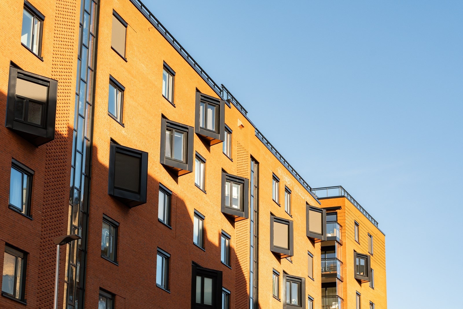 Her får dere et moderne og lettstelt hjem i et nyere bygg fra 2023. Galleribilde