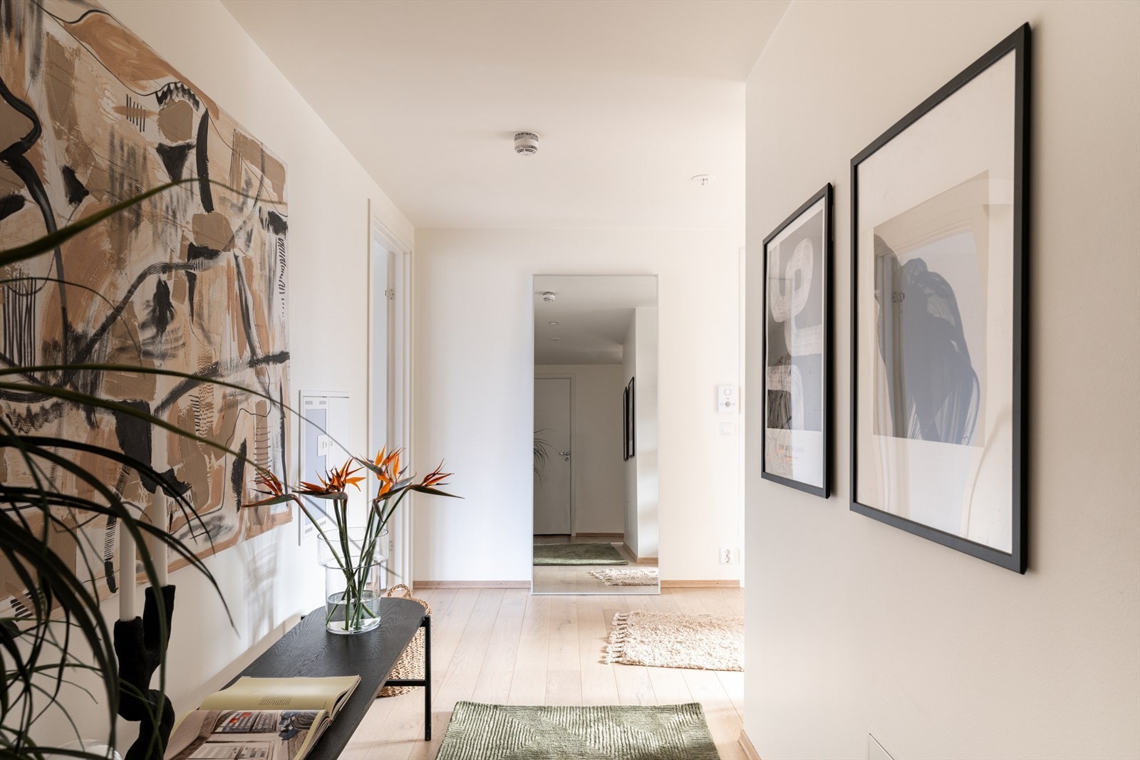 Hjemmets første rom, og det som møter deg og gjestene dine når du kommer inn døren, fremstår innbydende og gir et godt førsteinntrykk. Galleribilde