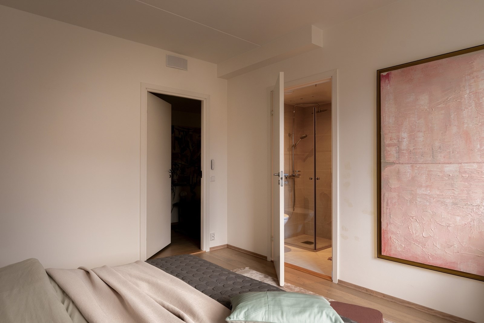 Her får dere også direkte tilgang til et privat bad - det kaller vi hverdagsluksus! Galleribilde