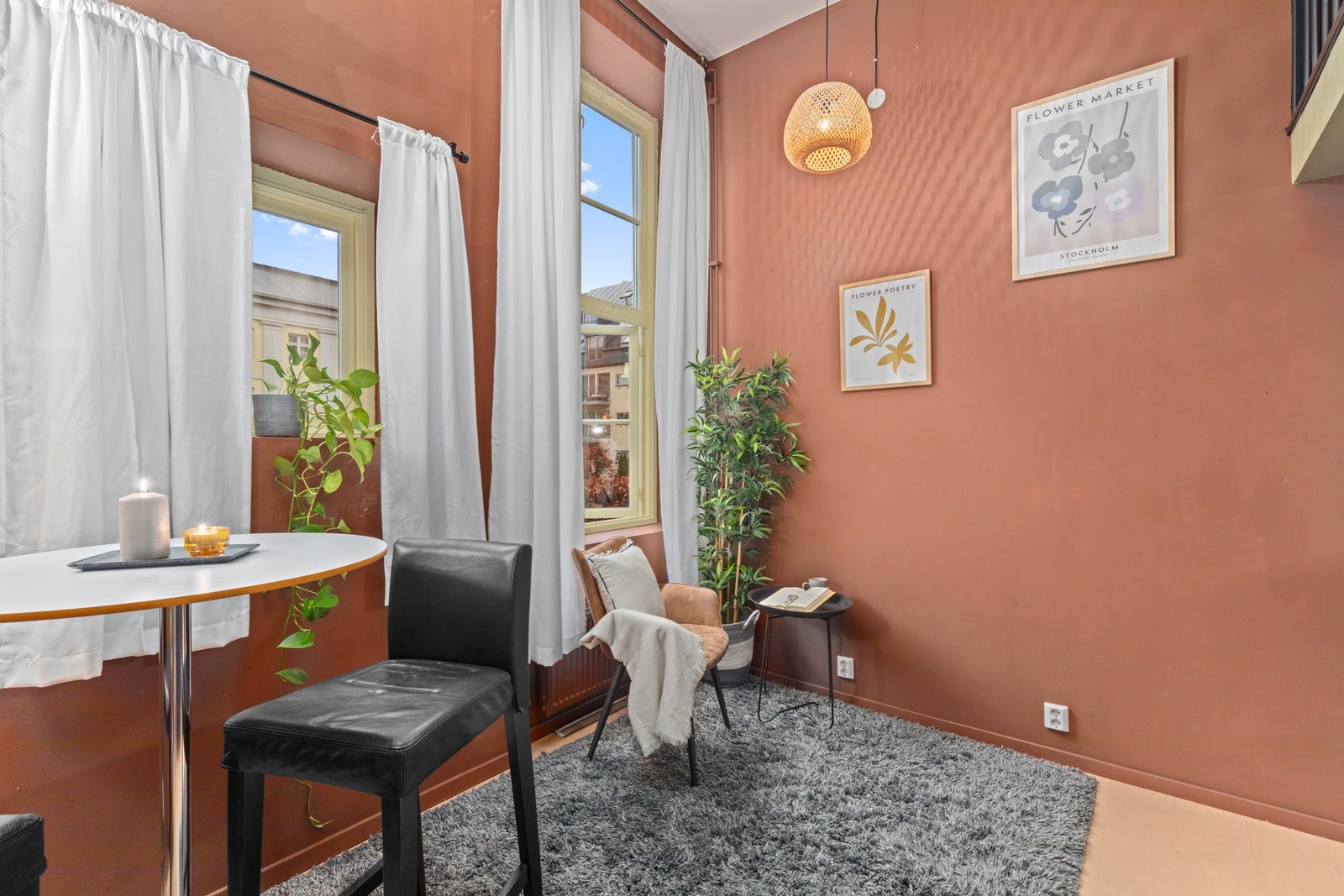 Åpen stue med gode innredningsmuligheter. Galleribilde