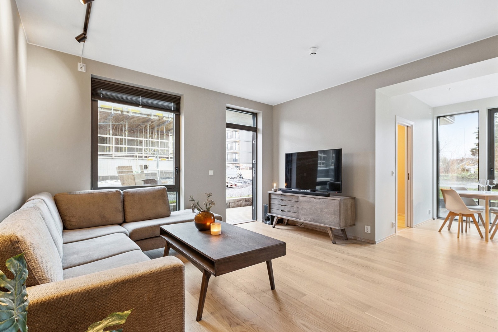 Leiligheten ble nyopført i 2025 og nybygg-garanti følger med til 2030. Galleribilde