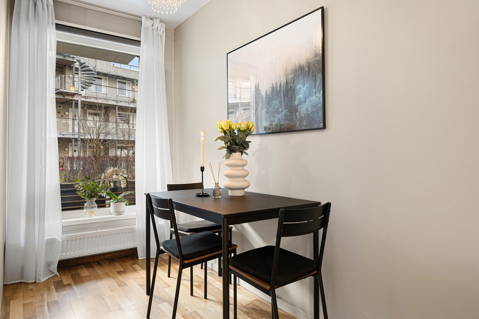 Leiligheten har en praktisk planløsning og en flott beliggenhet i byggets 1. etasje. Galleribilde