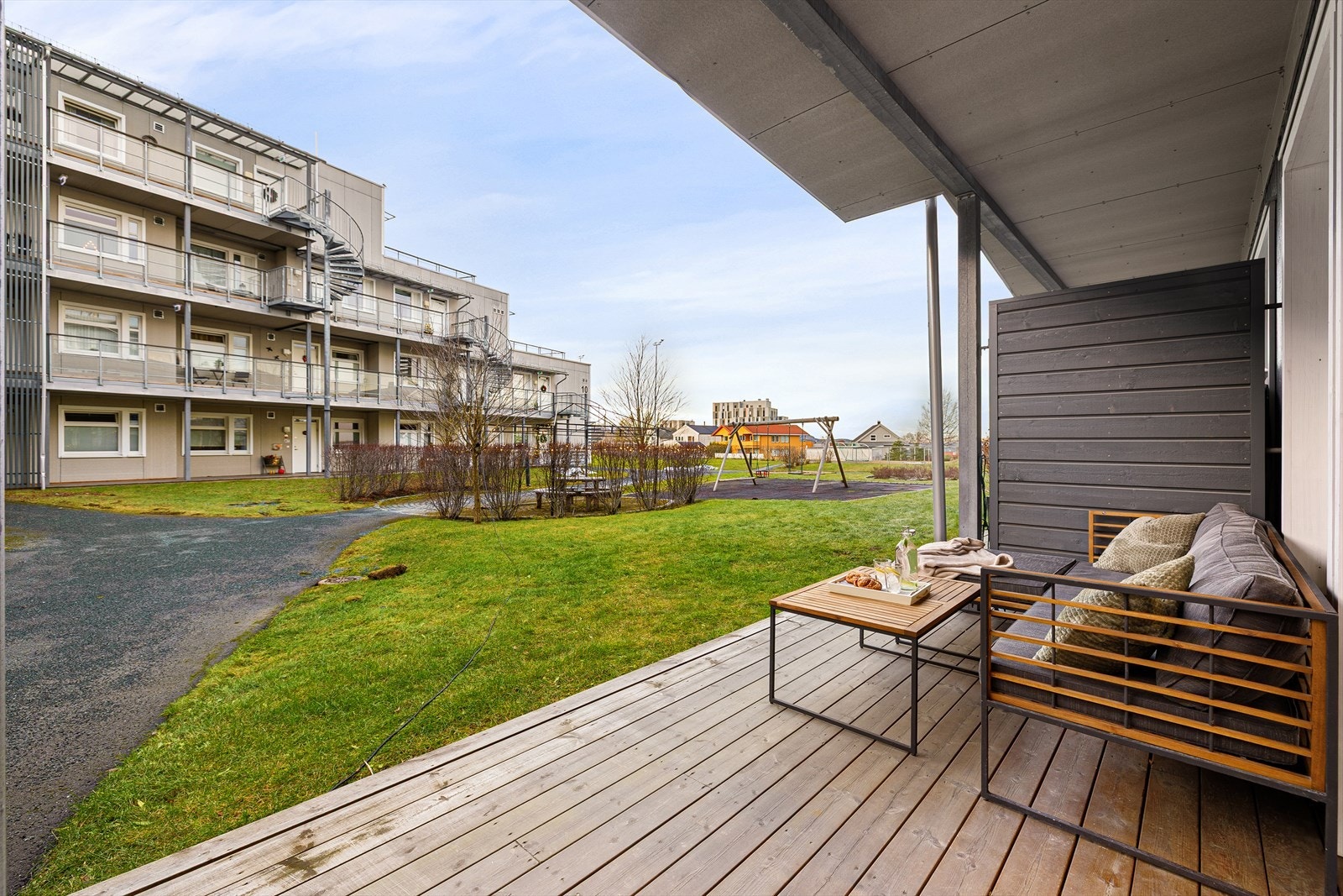 Bygget er fra 2011 og har etterspurte kvaliteter som p-kjeller, heis, fjernvarme og terrasse. Galleribilde