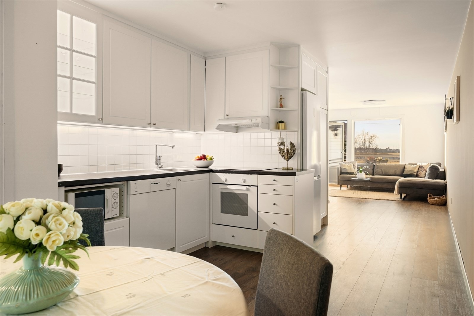 Kjøkkenet har behov for noe modernisering. Her kan du virkelig skape drømmeboligen. Galleribilde